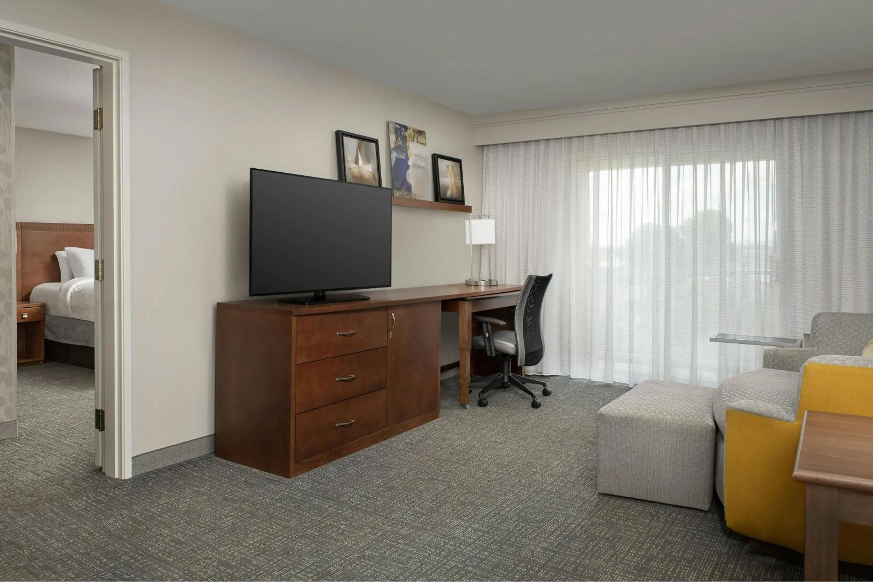 Living room, Bed in Courtyard Chico