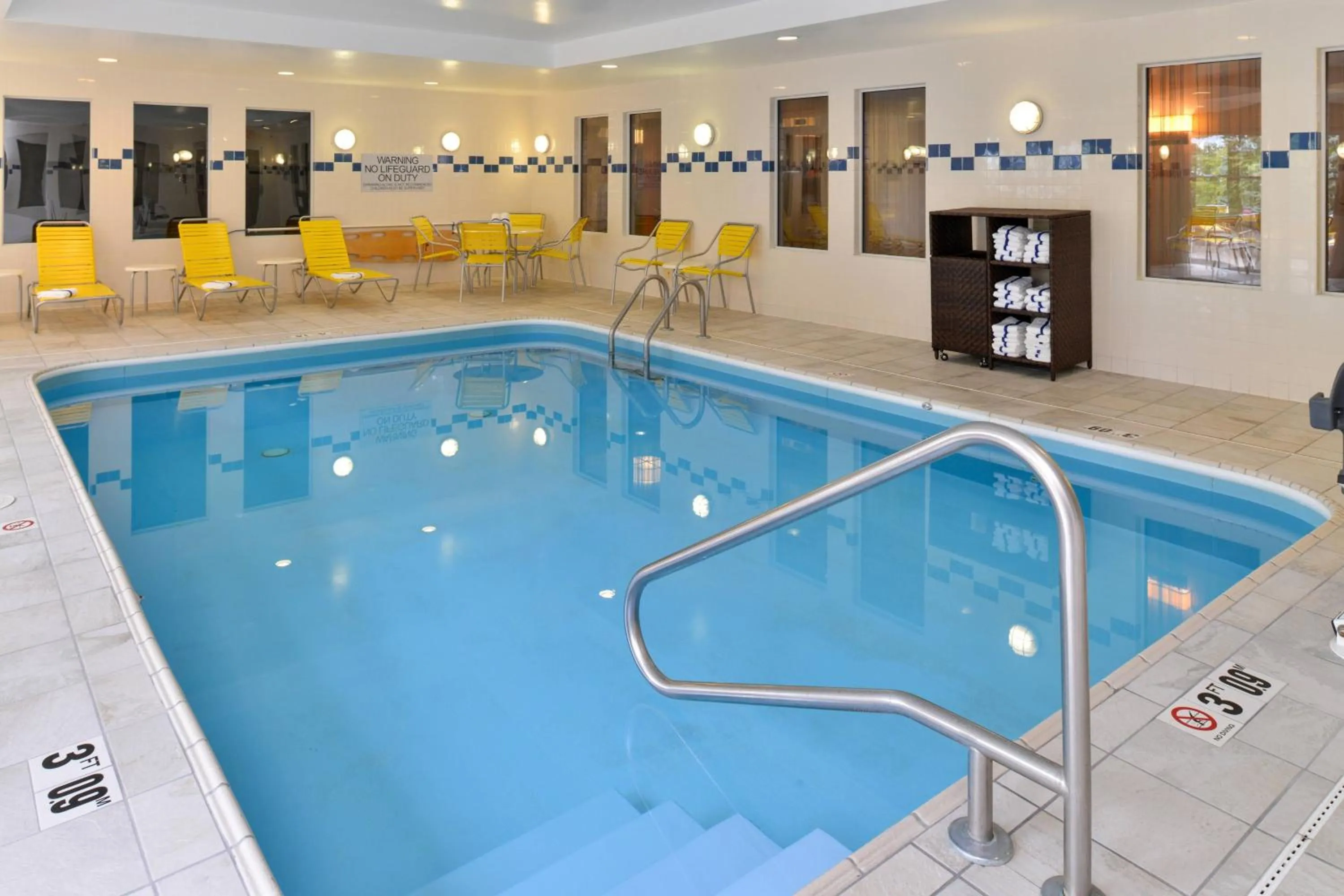 Swimming pool in Fairfield Inn & Suites Cleveland Avon