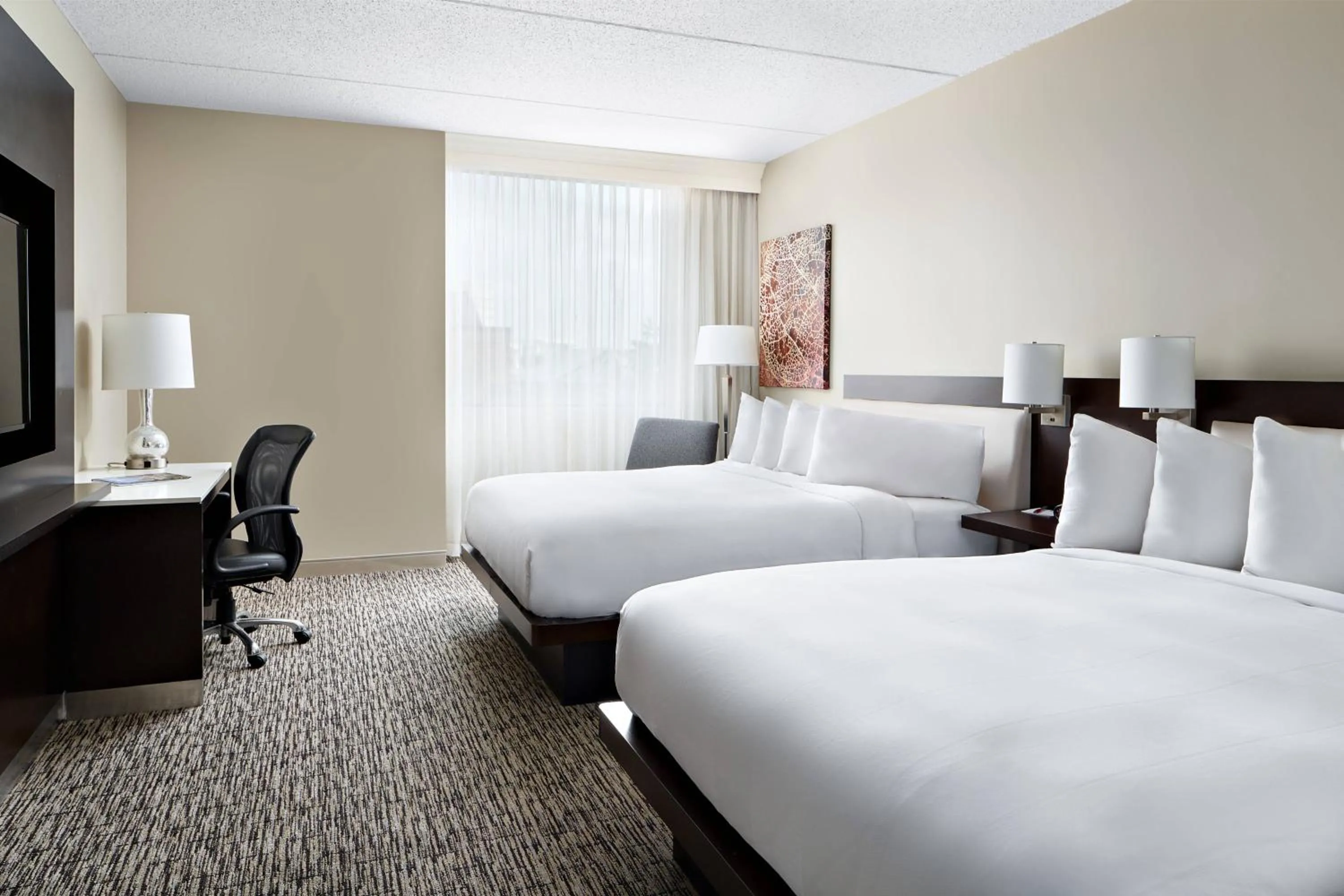 Photo of the whole room, Bed in Cleveland Marriott East
