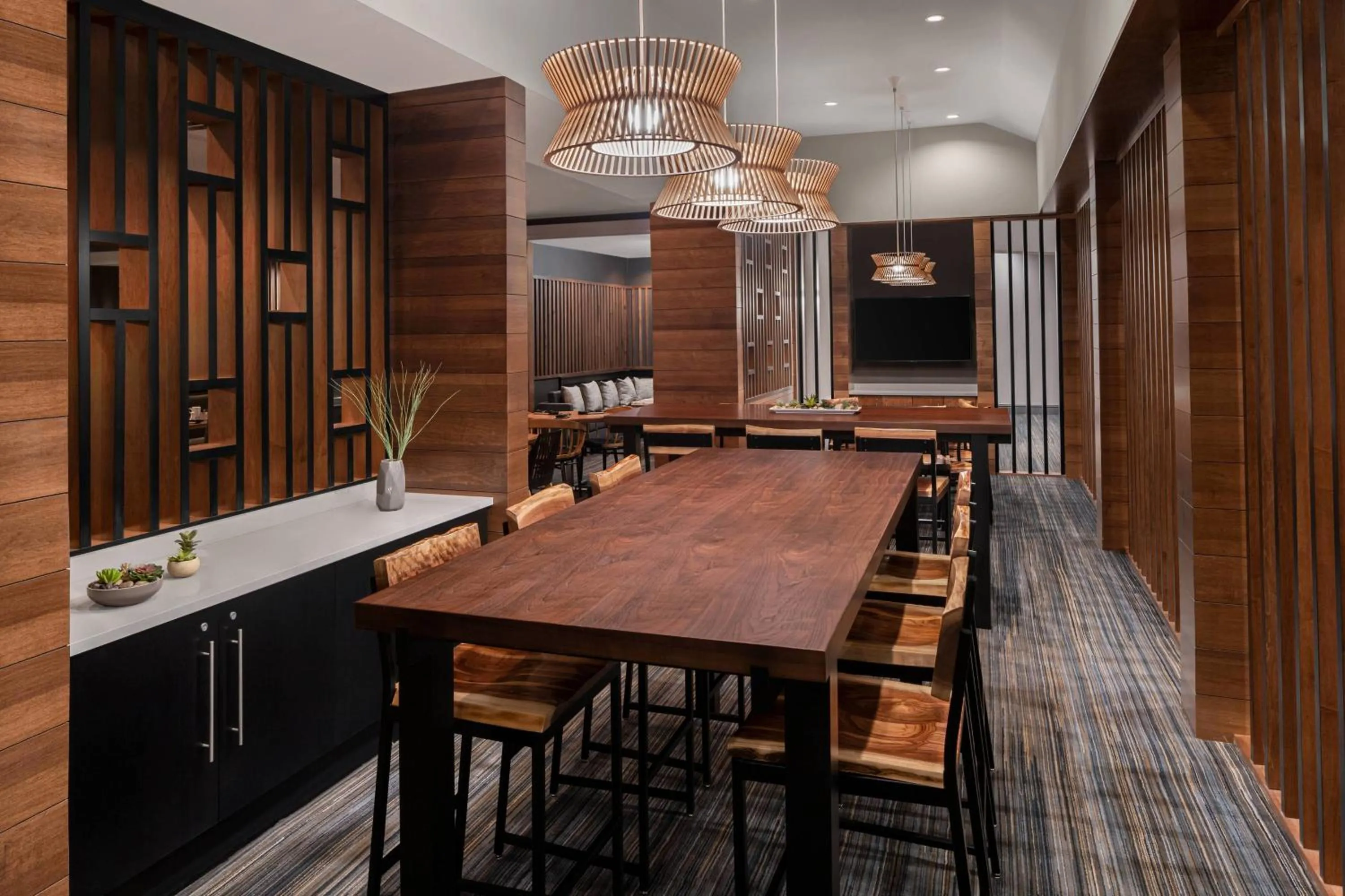 Restaurant/places to eat in Cleveland Marriott East