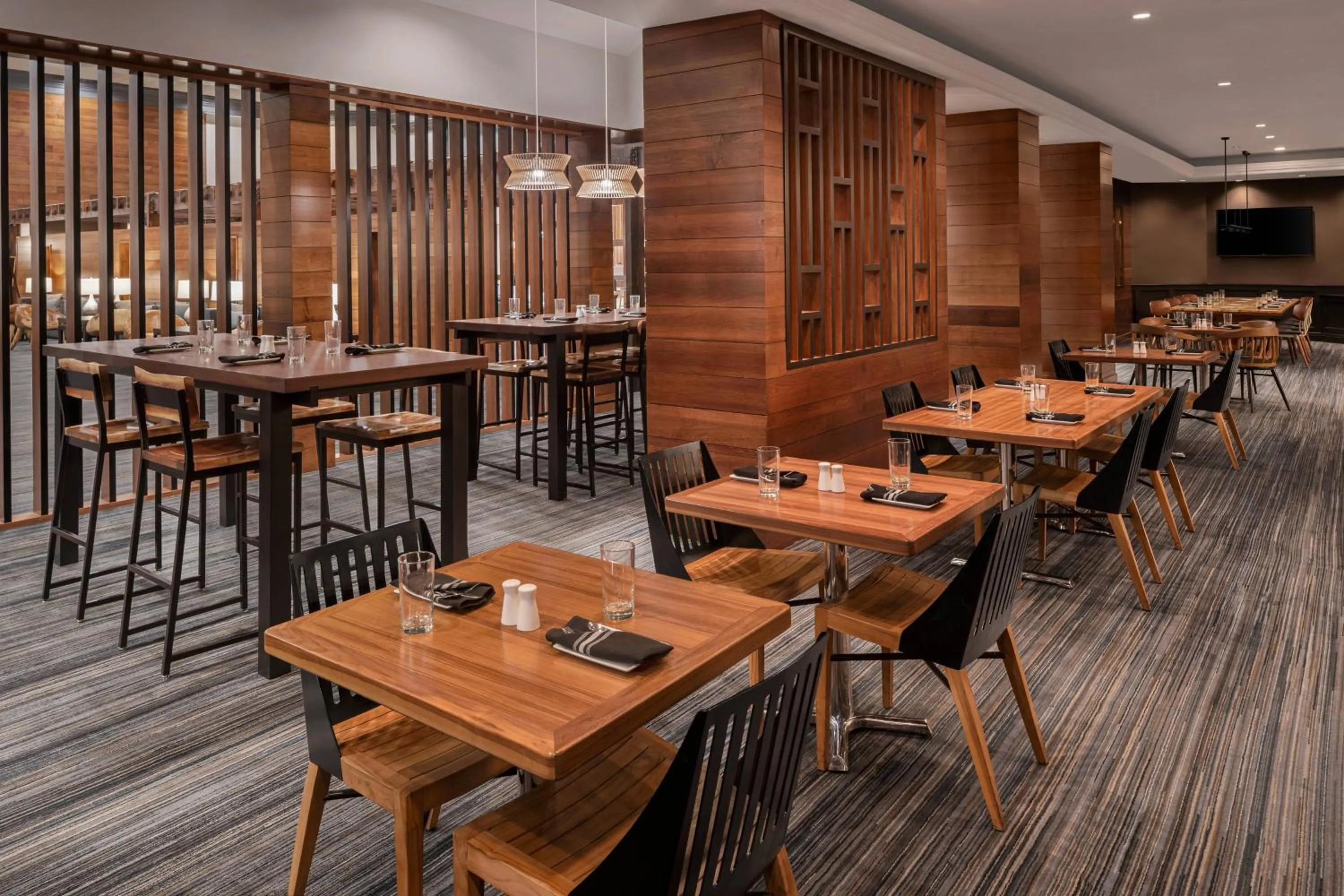 Restaurant/places to eat in Cleveland Marriott East