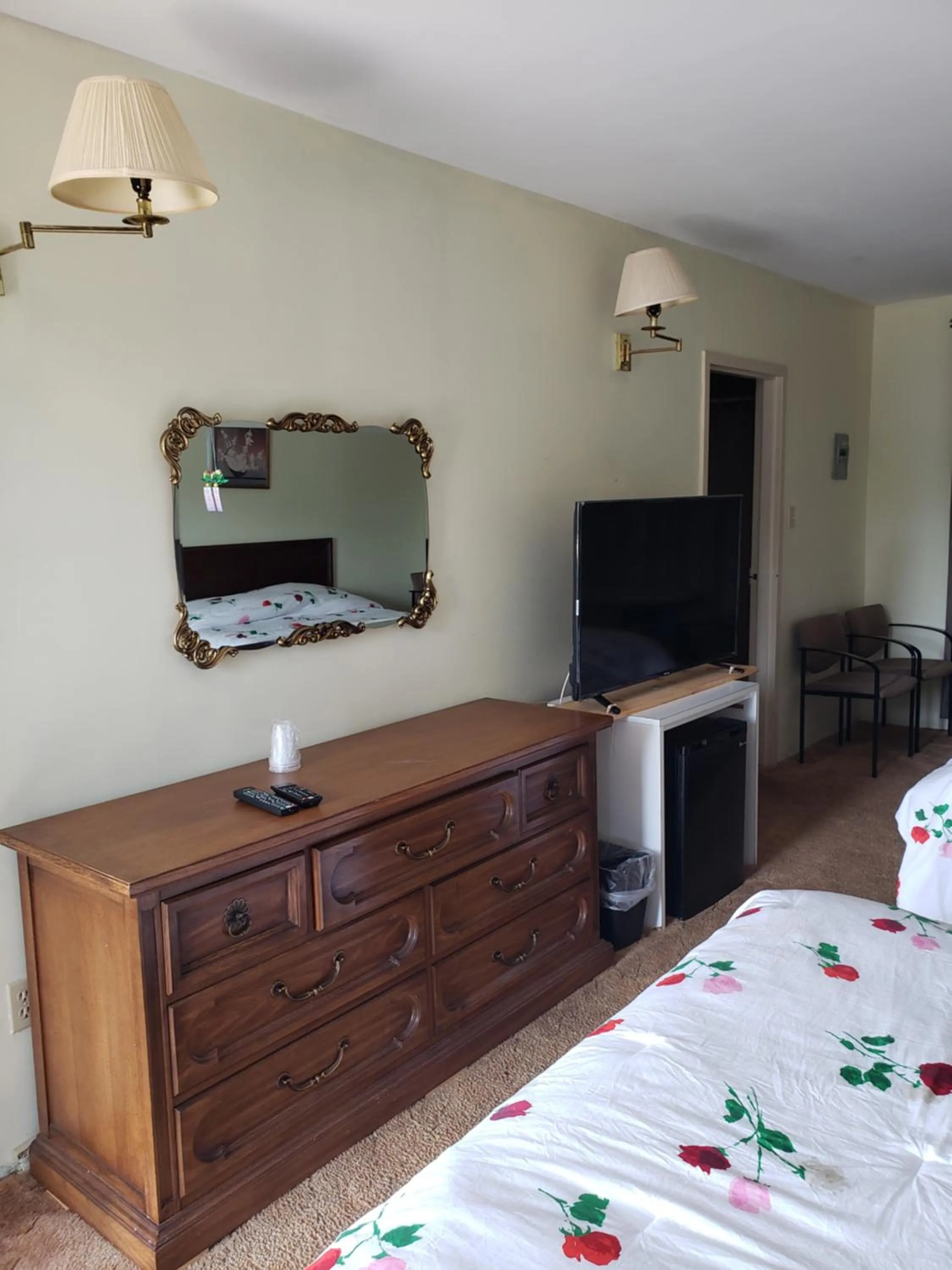 Bed in Olympia Motel