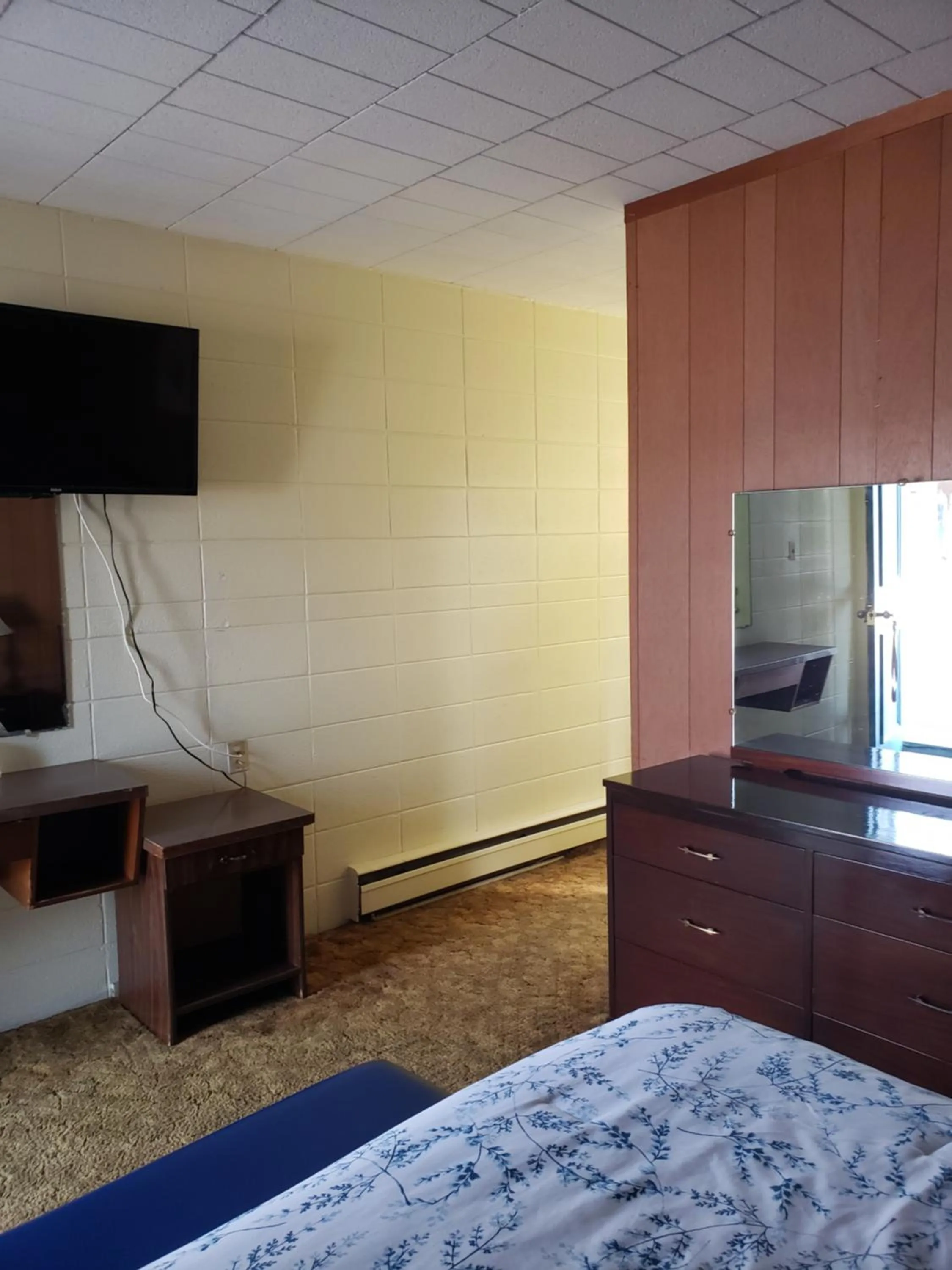 Bed in Olympia Motel