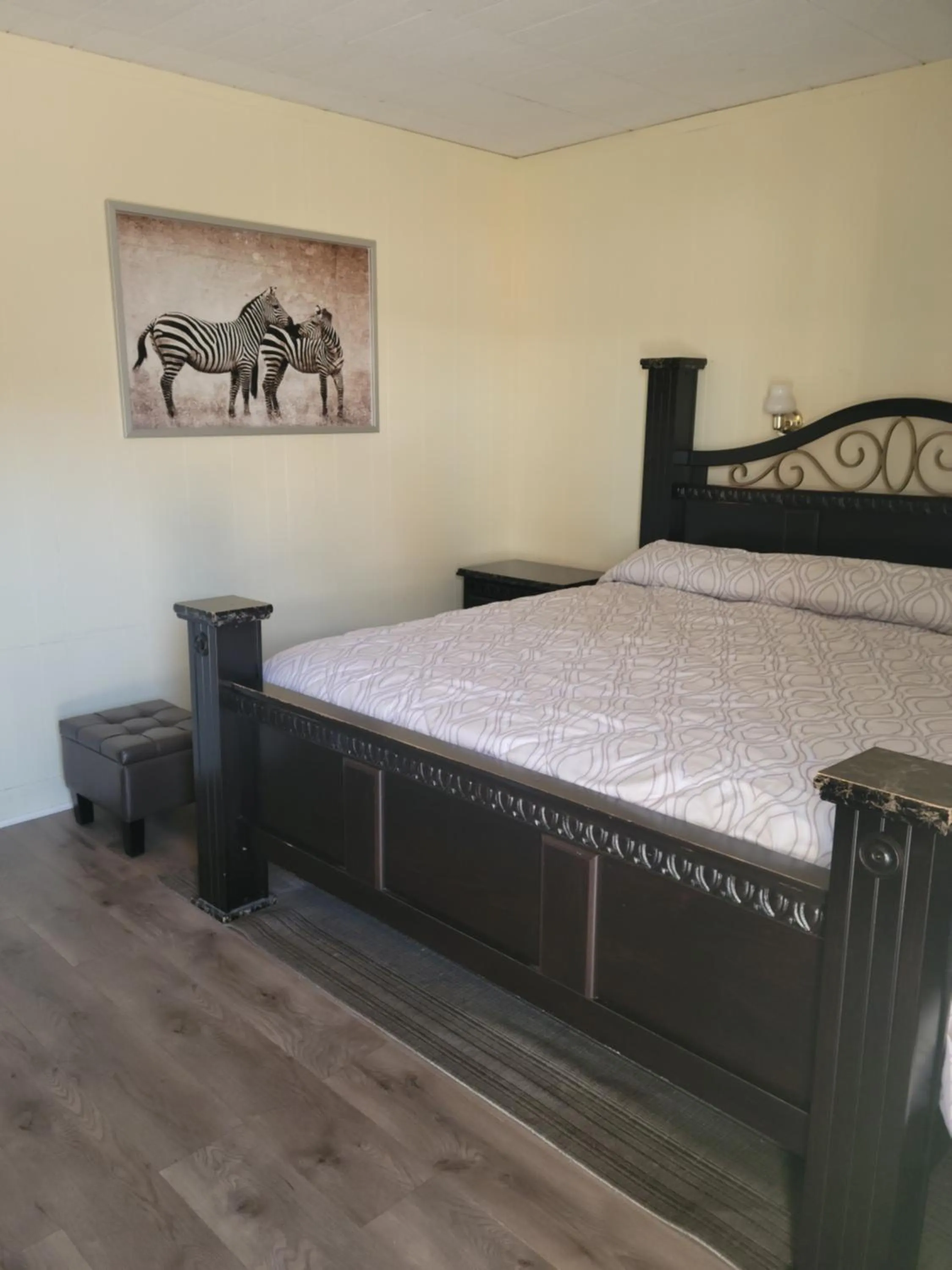 Bed in Olympia Motel