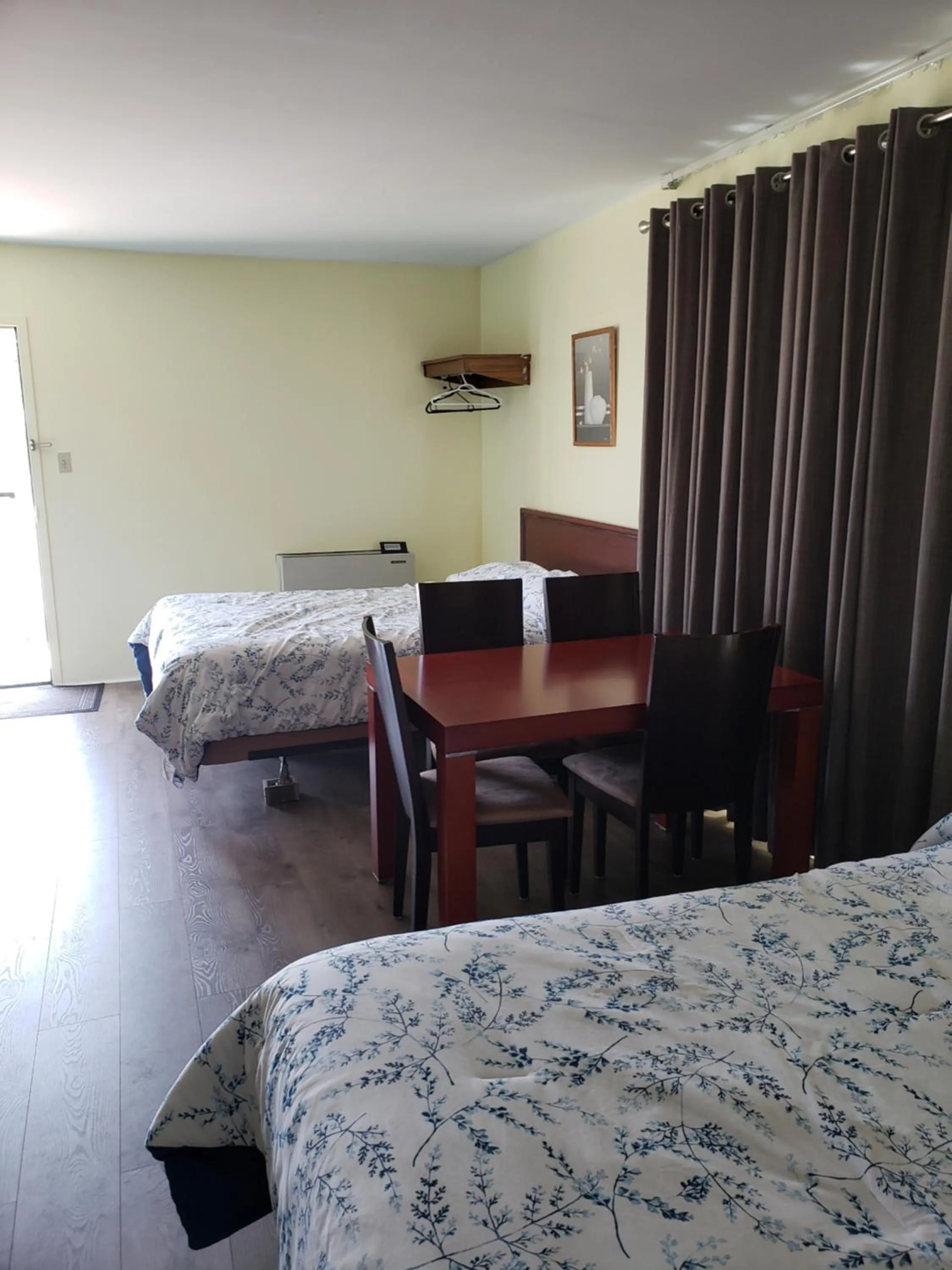 Bed in Olympia Motel