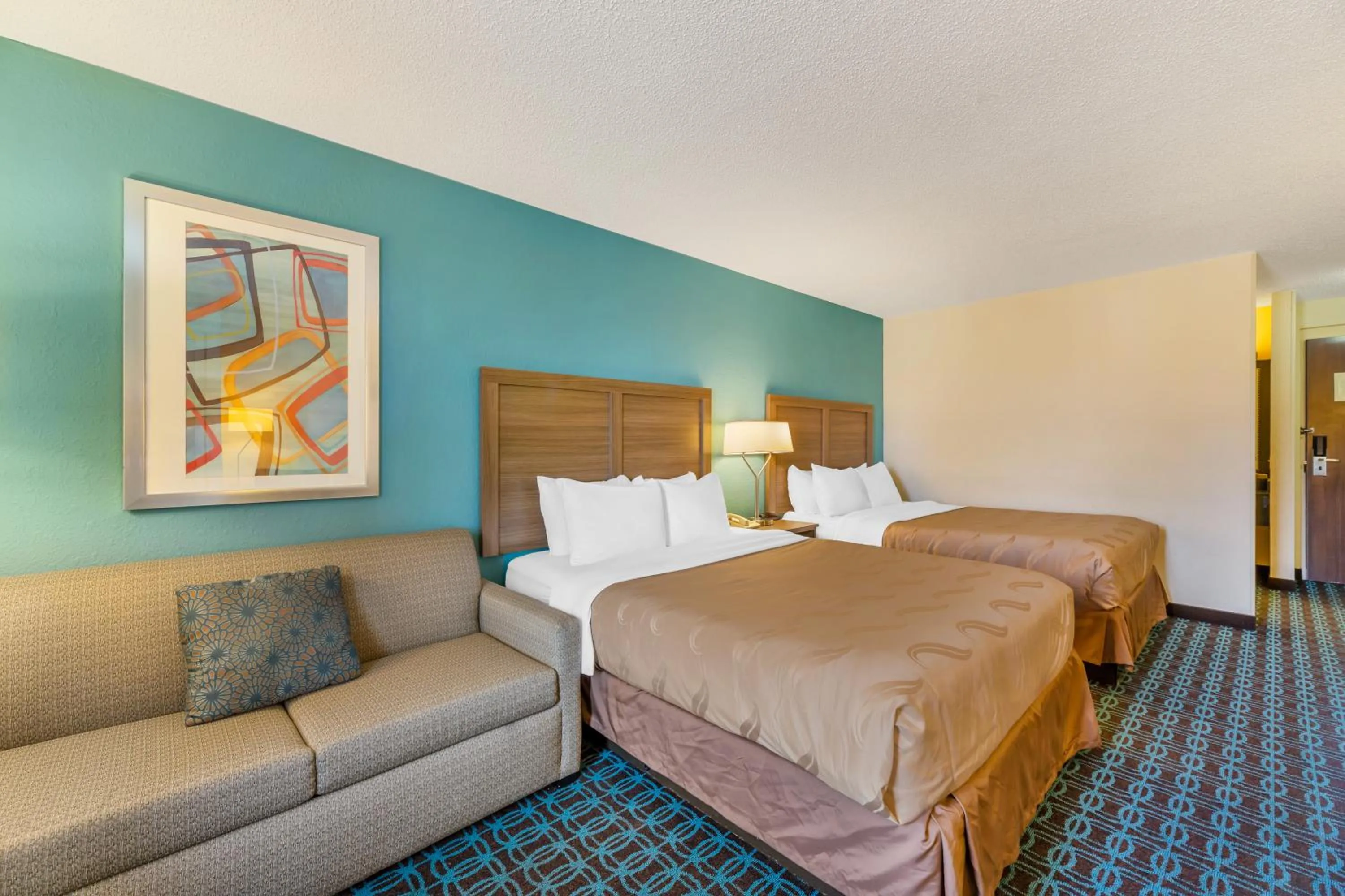 Bed in Quality Inn & Suites Sandusky