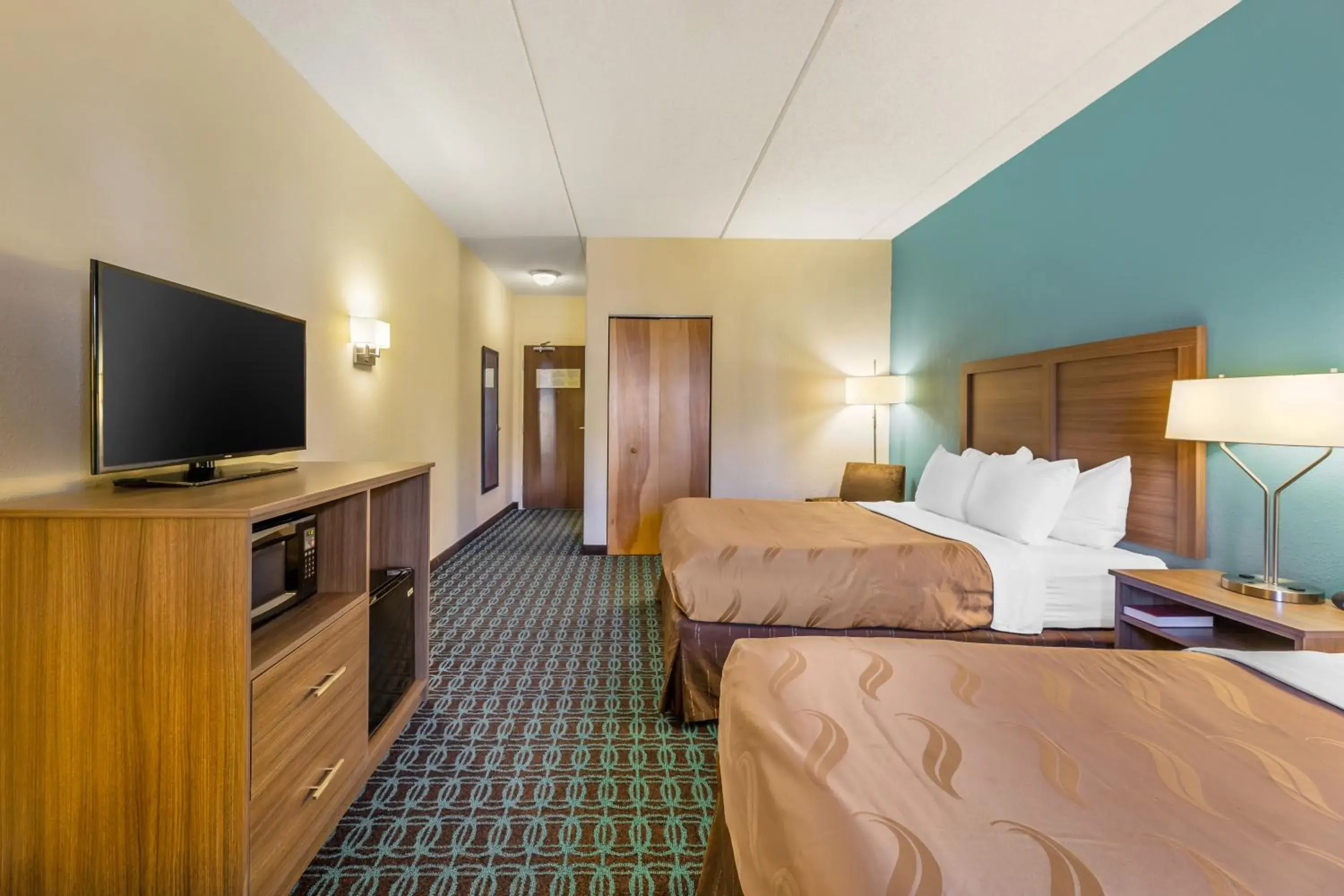 Quadruple Room with Two Queen Beds - Disability Access/Non Smoking in Quality Inn & Suites Sandusky Quadruple Room with Two Queen Beds - Disability Access/Non Smoking in Quality Inn & Suites Sandusky