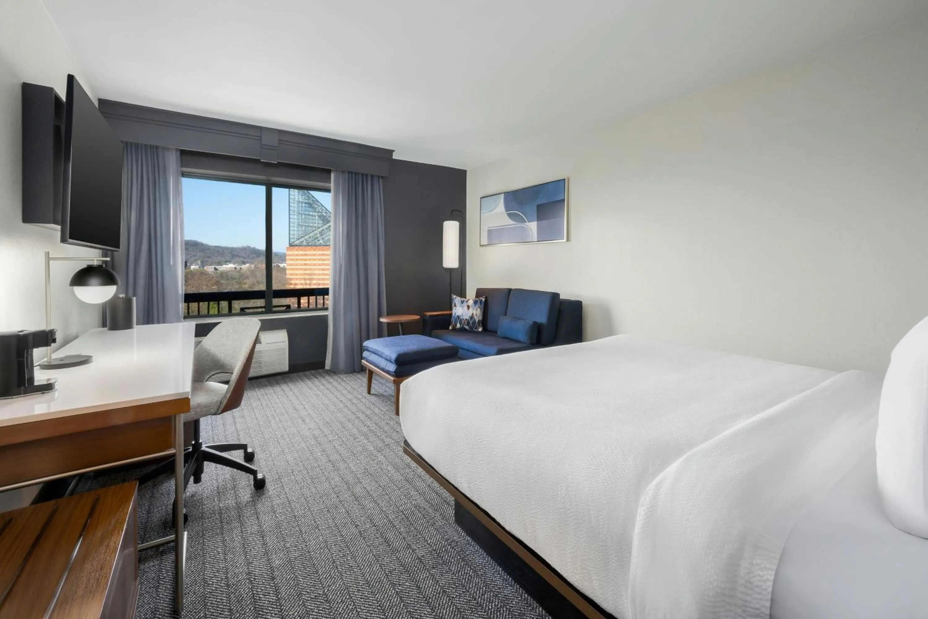 Photo of the whole room, Bed in Courtyard by Marriott Chattanooga Downtown