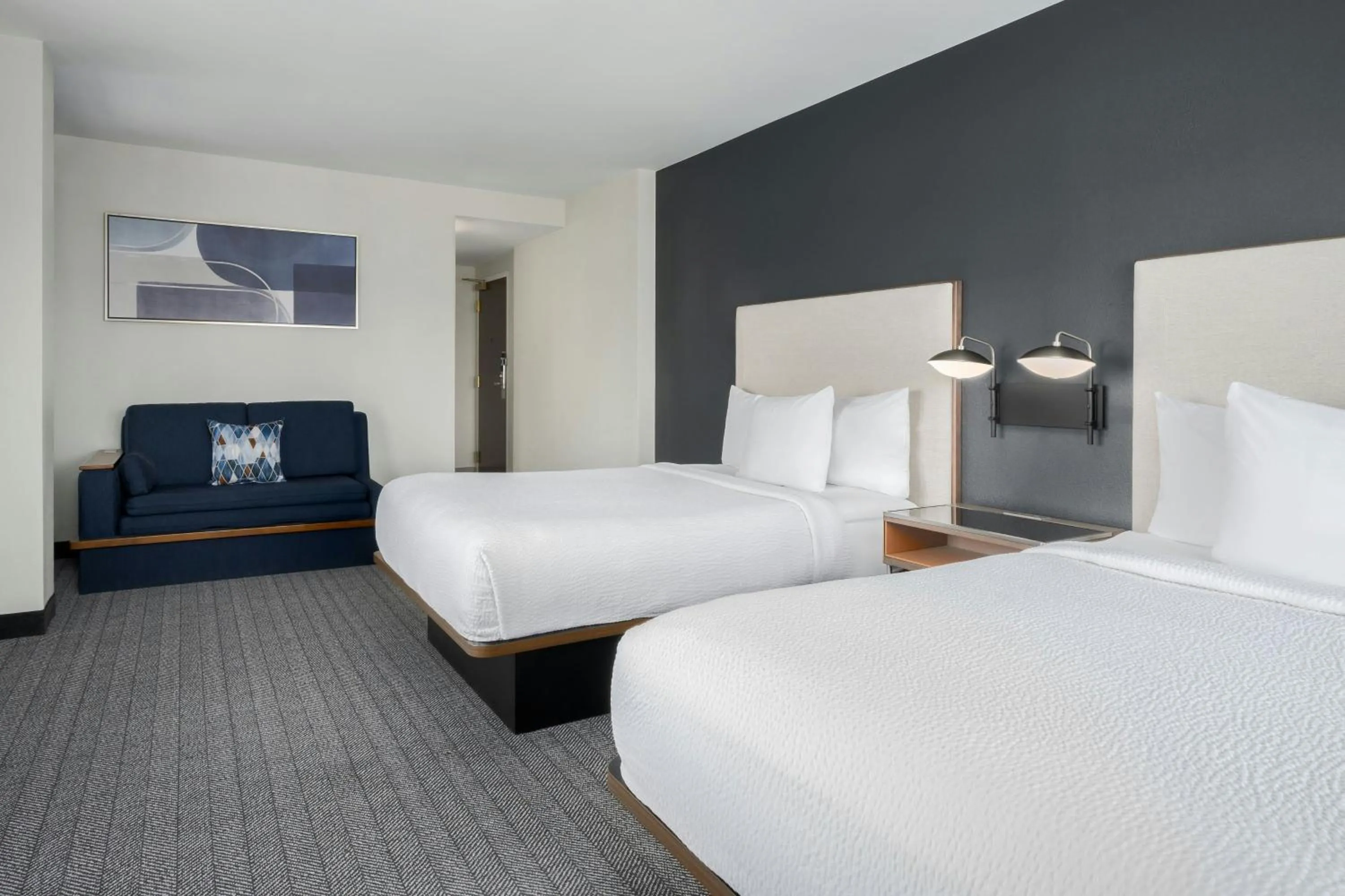 Photo of the whole room, Bed in Courtyard by Marriott Chattanooga Downtown