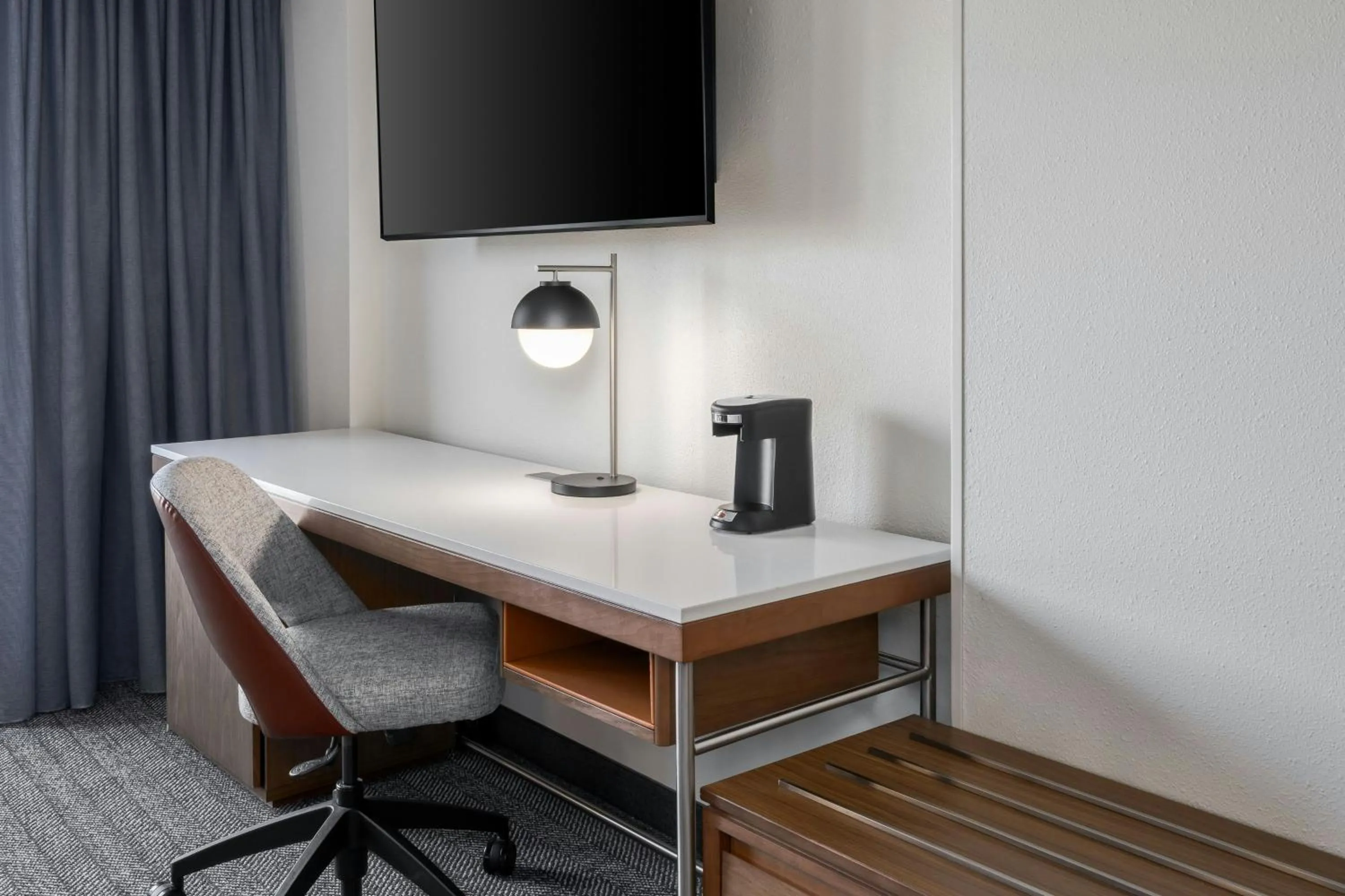 Photo of the whole room in Courtyard by Marriott Chattanooga Downtown