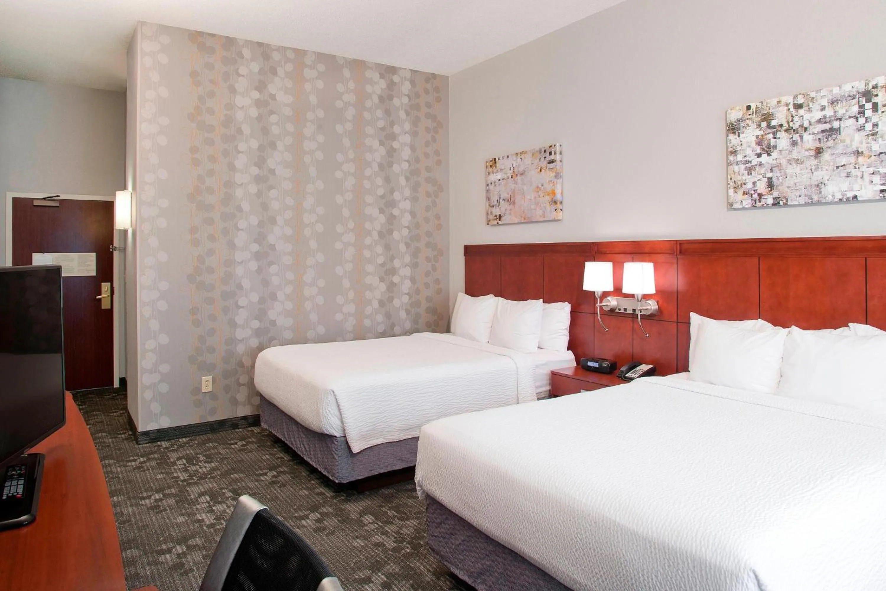 Photo of the whole room, Bed in Courtyard by Marriott Charlotte Ballantyne