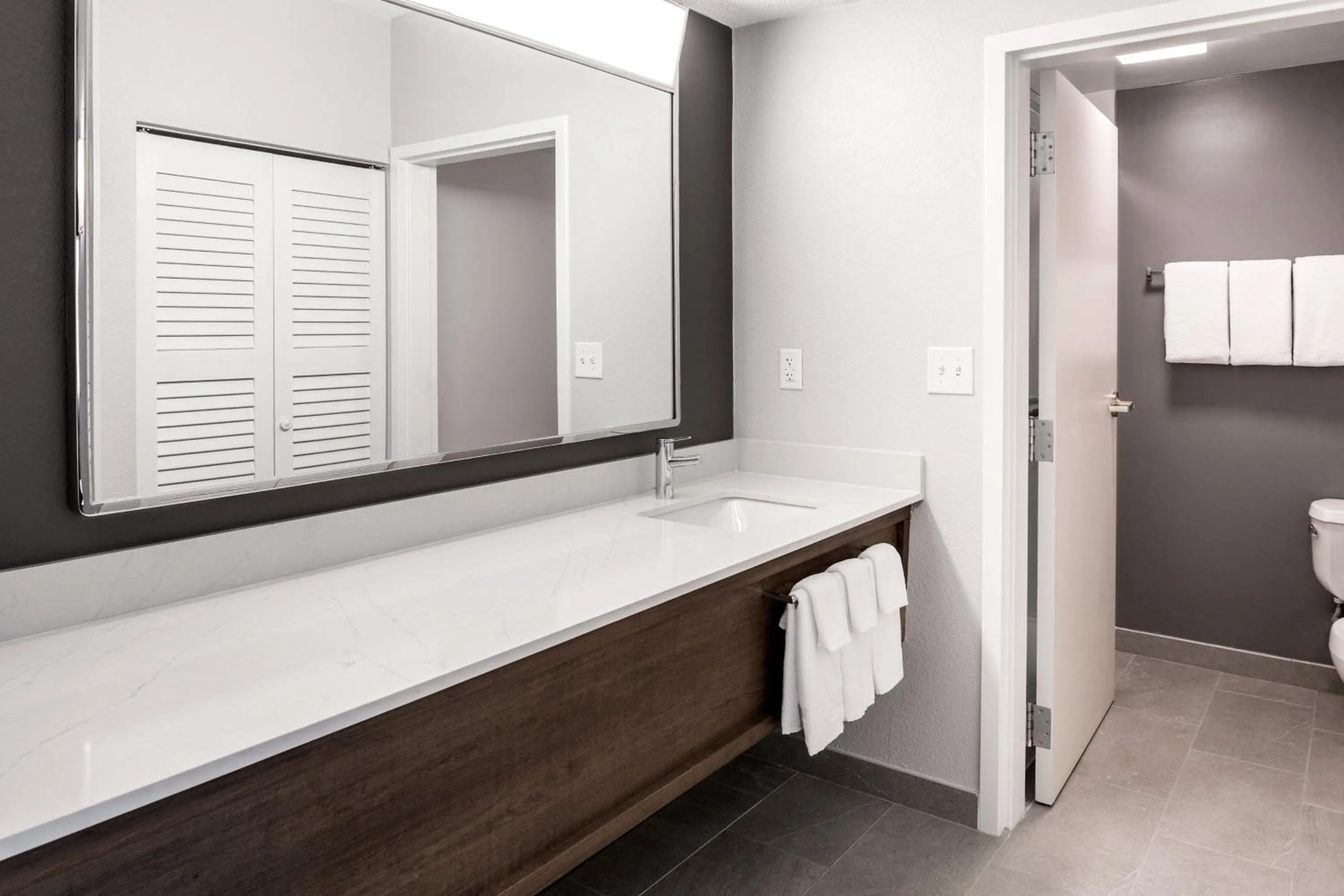 Bathroom in Courtyard by Marriott Charlotte Ballantyne