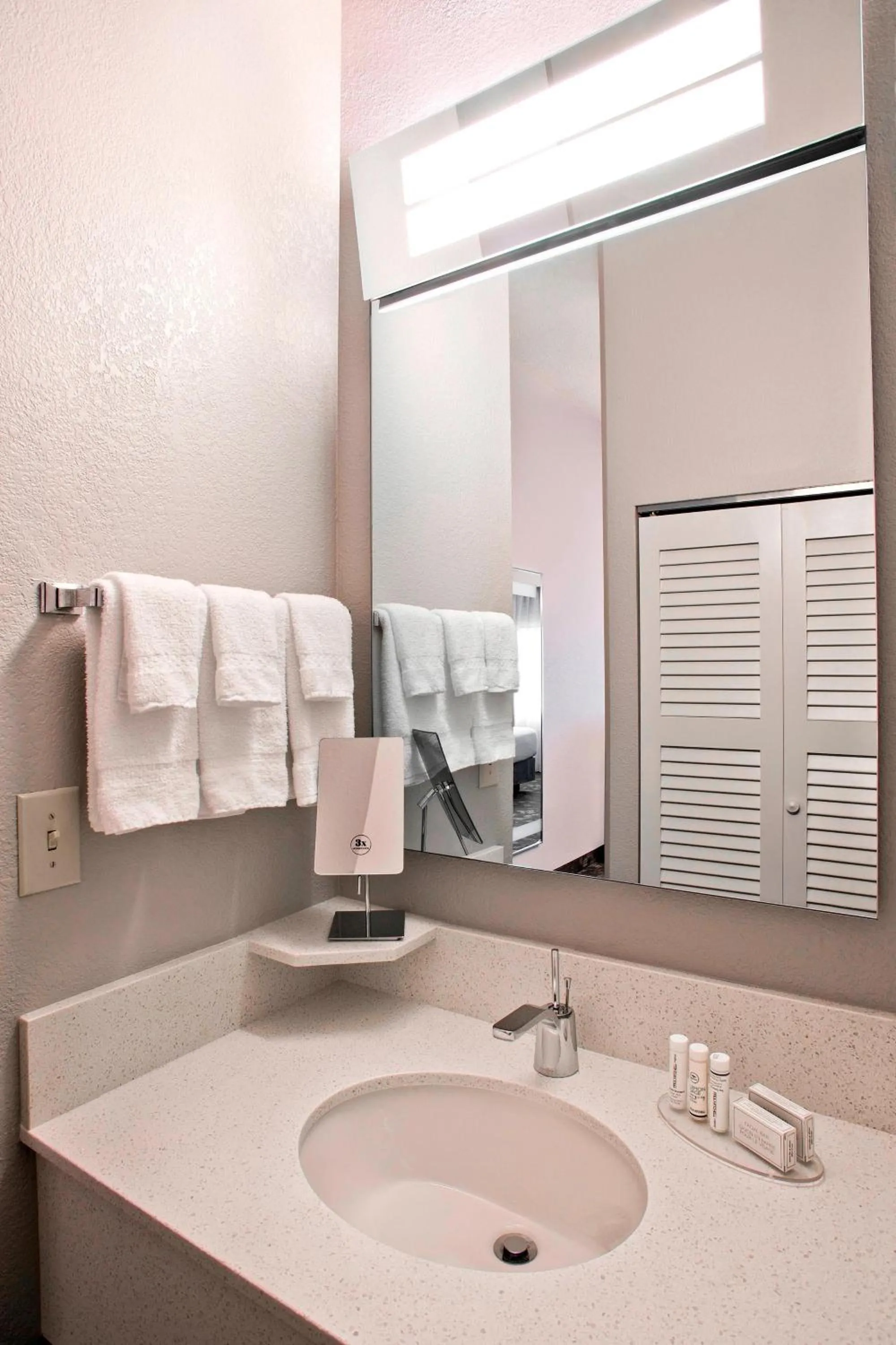 Bathroom in Courtyard by Marriott Charlotte Ballantyne