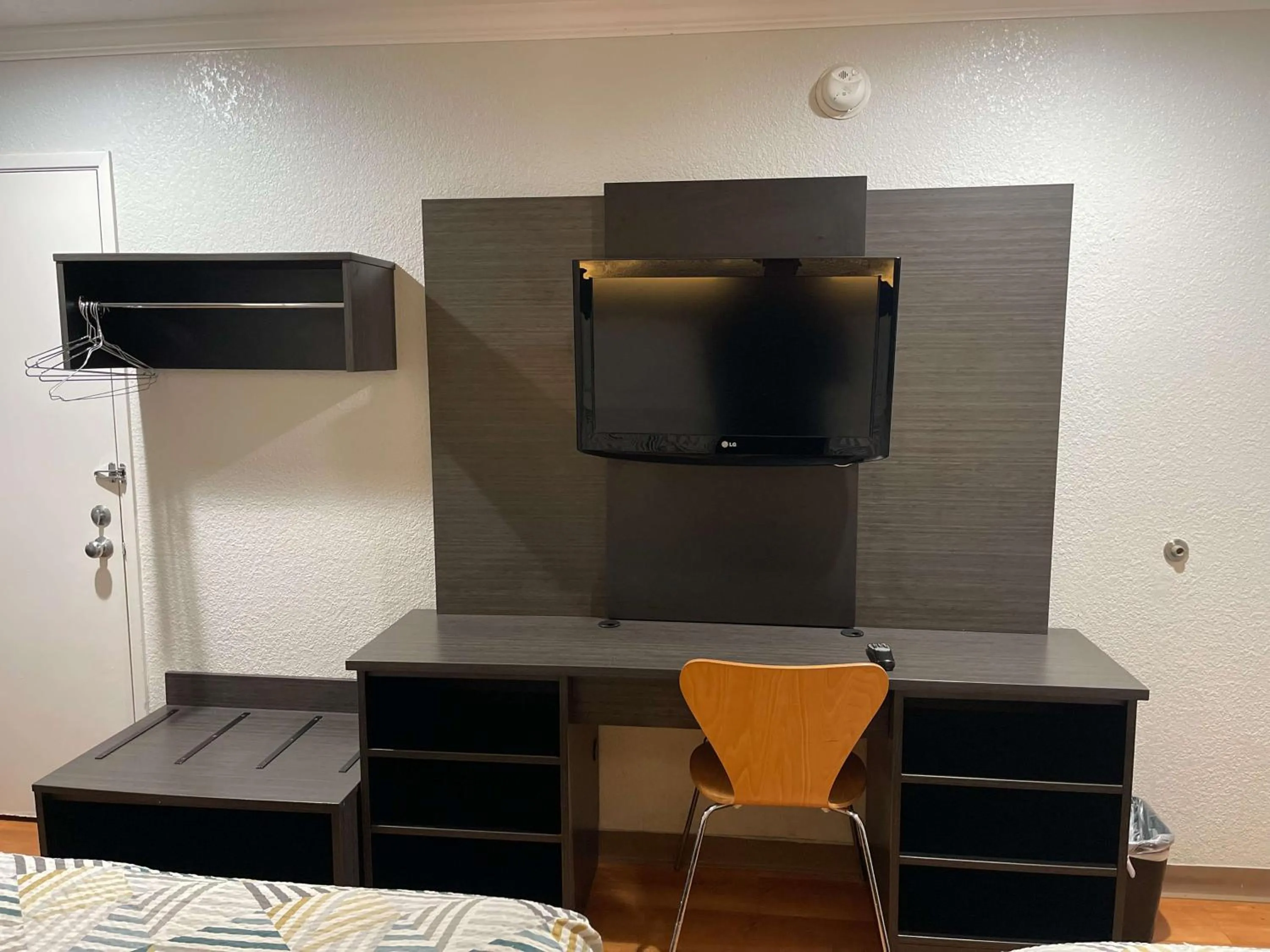 Bedroom in Motel 6 Sacramento, Ca - Downtown