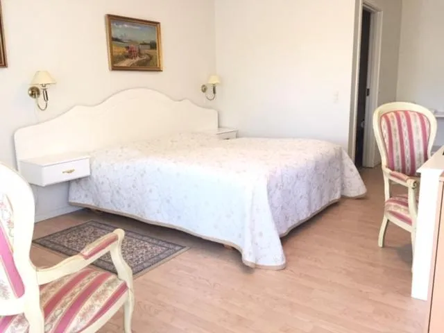 Bedroom, Bed in Hotel Laasby Kro