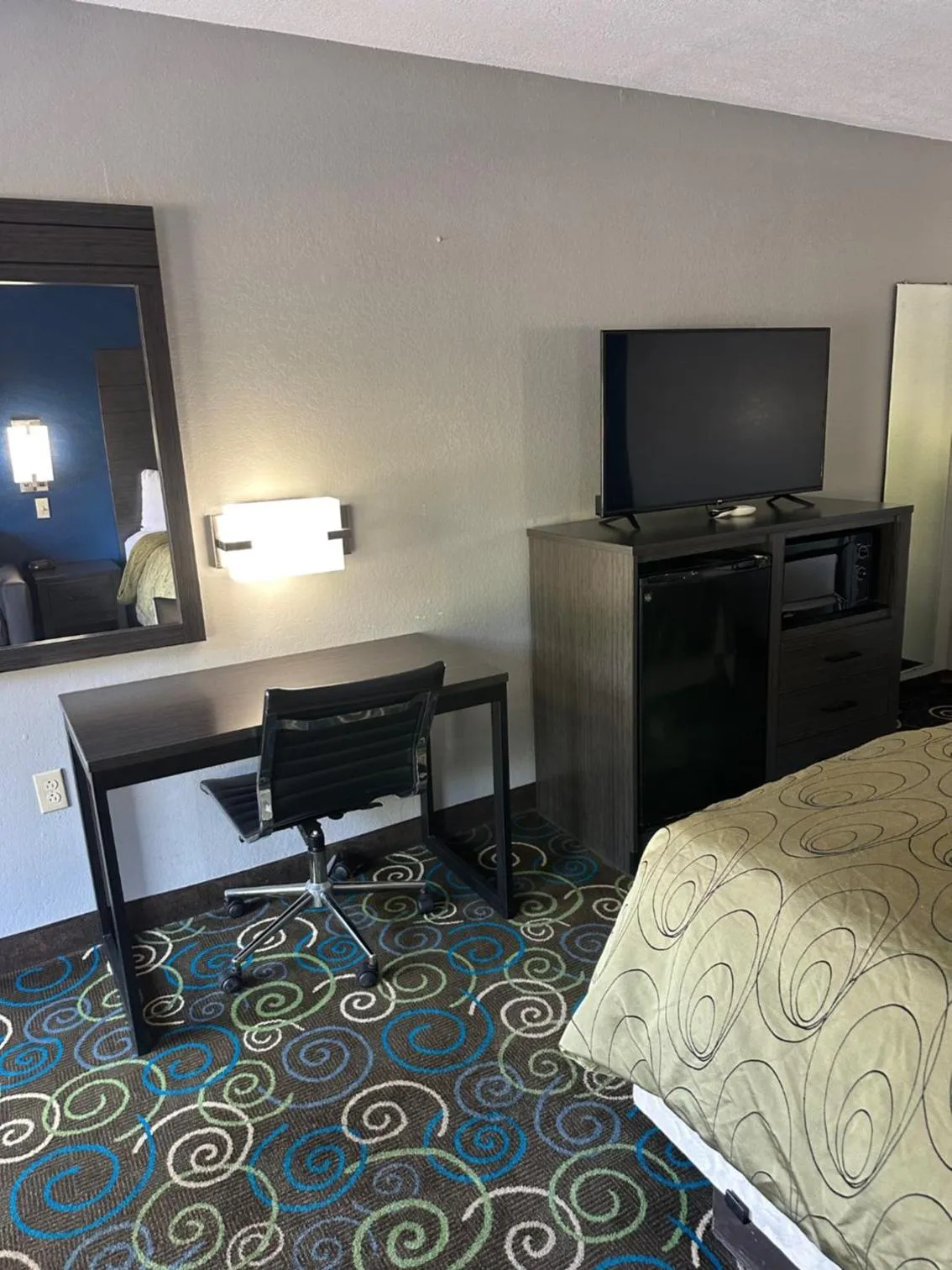 Clairmont Inn & Suites - Warren