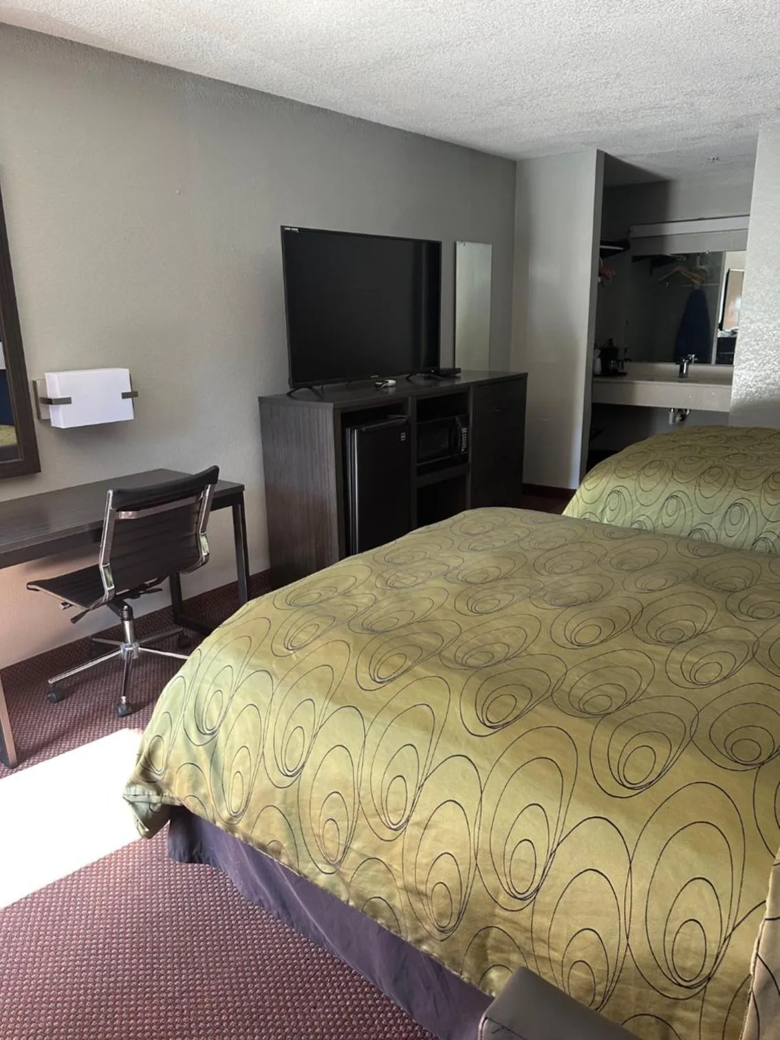 Clairmont Inn & Suites - Warren