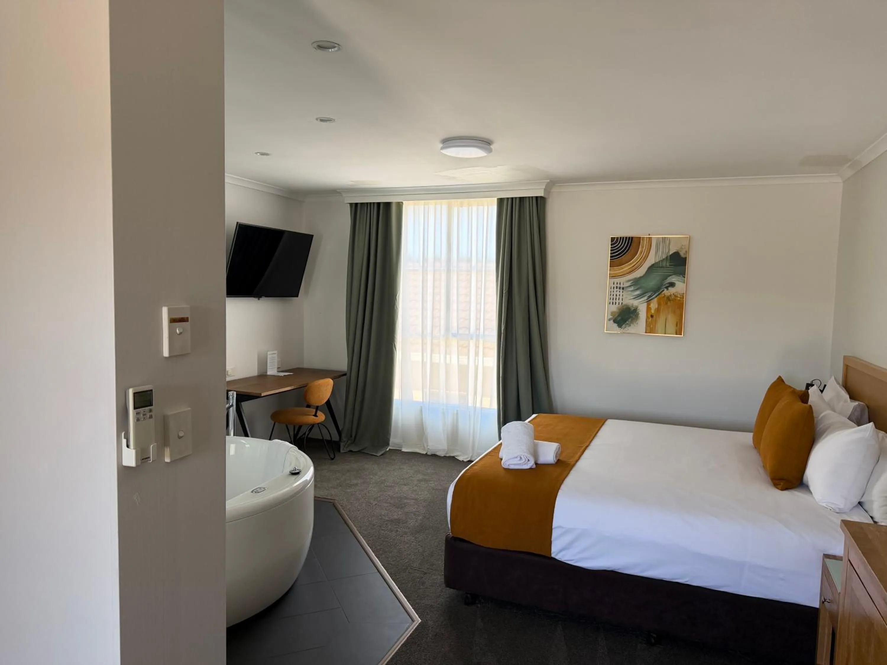 Bedroom, Bed in Mid City Motel Warrnambool