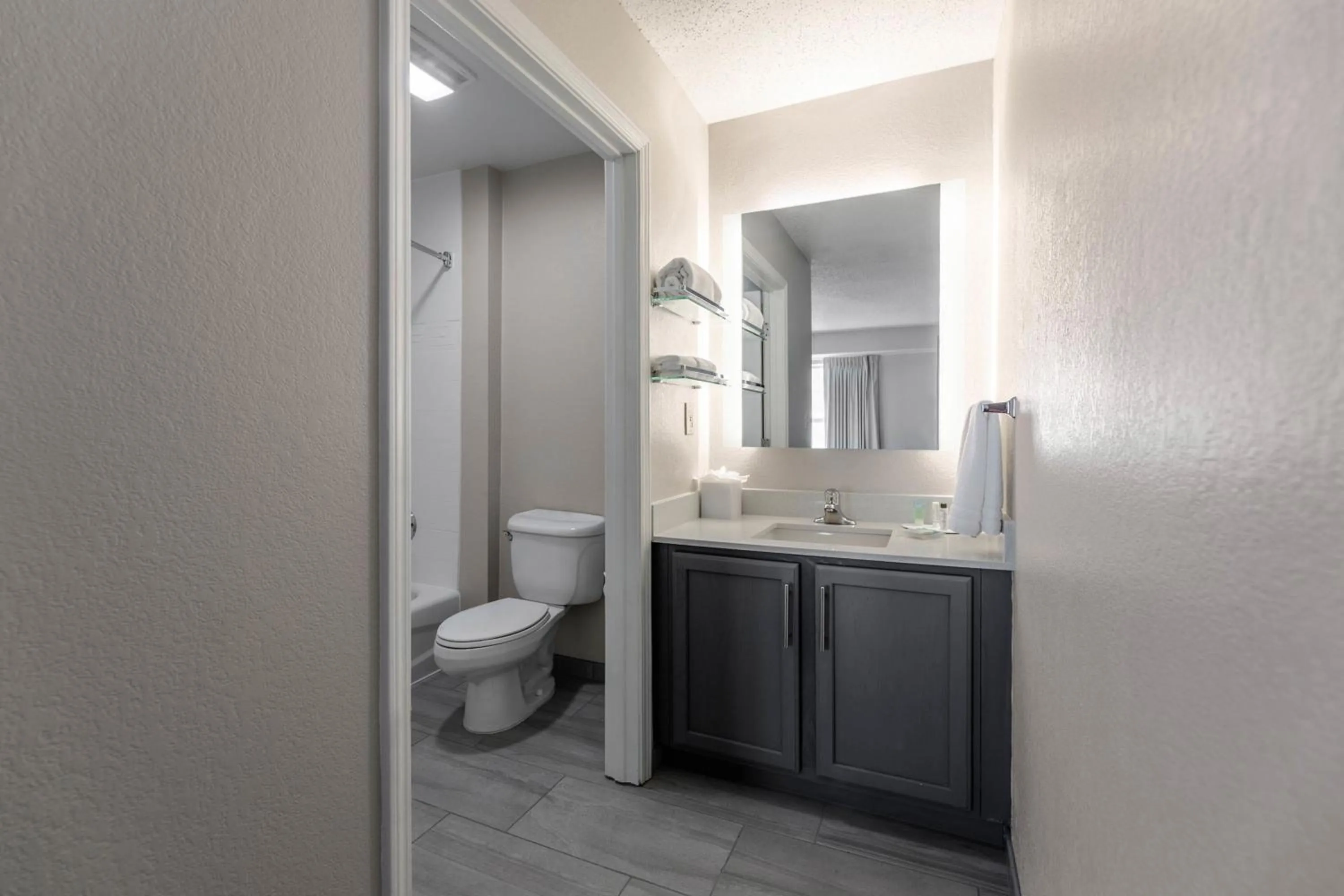 Bedroom in Residence Inn Columbus Easton