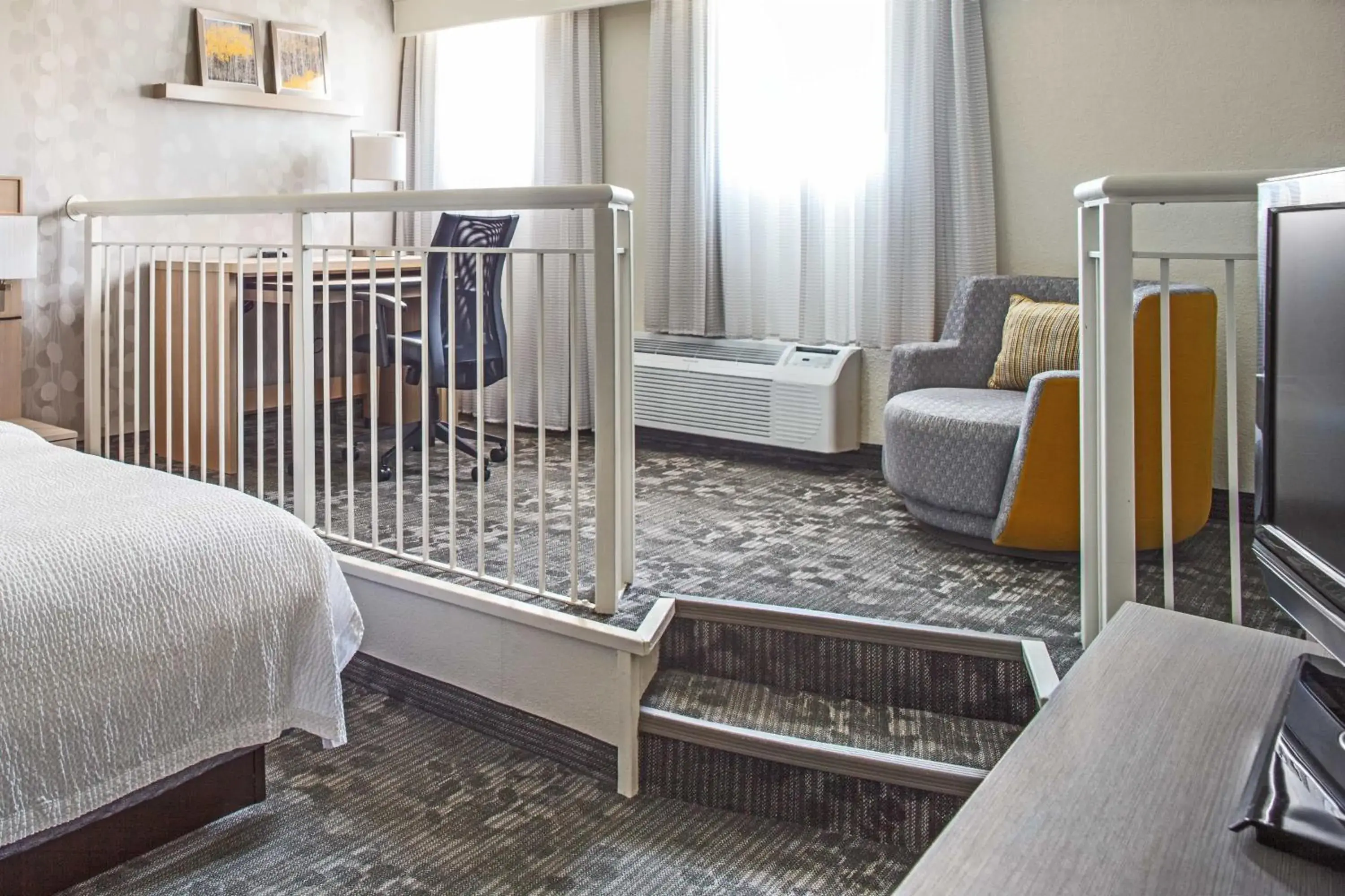 Queen Room in Courtyard Columbus Downtown Queen Room in Courtyard Columbus Downtown