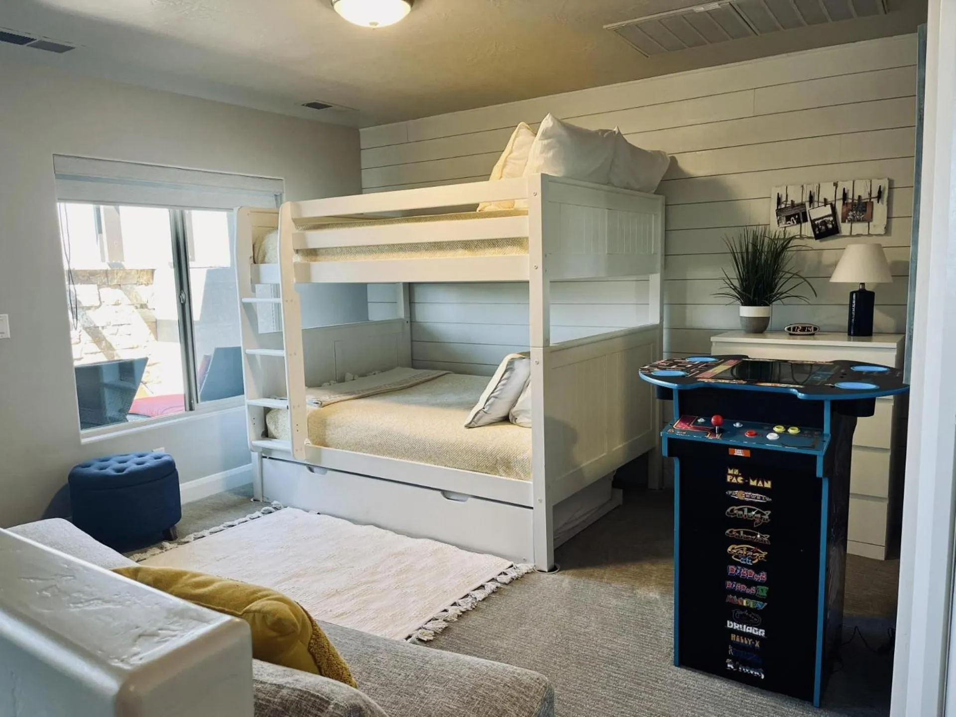 Bed in Sunrise On The 9th