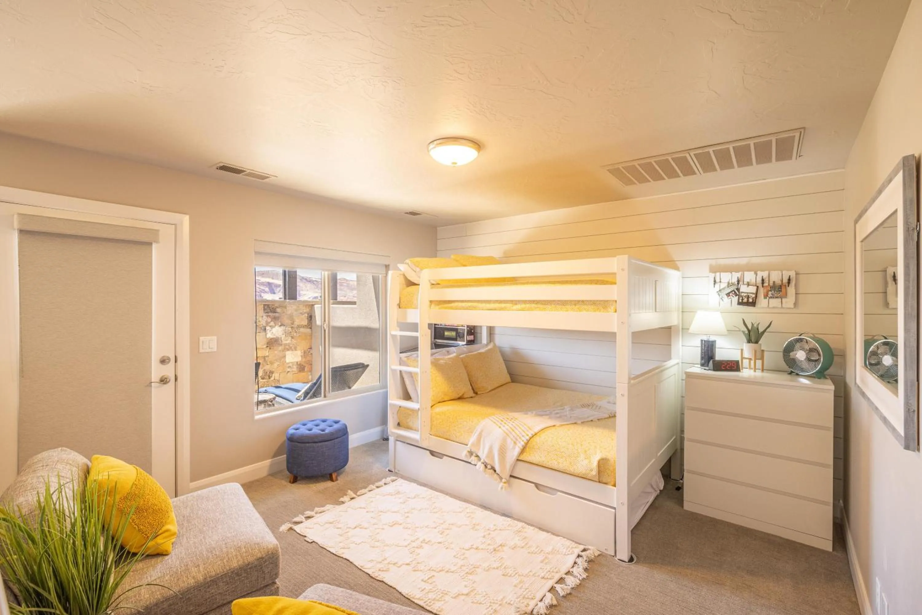 Bed in Sunrise On The 9th