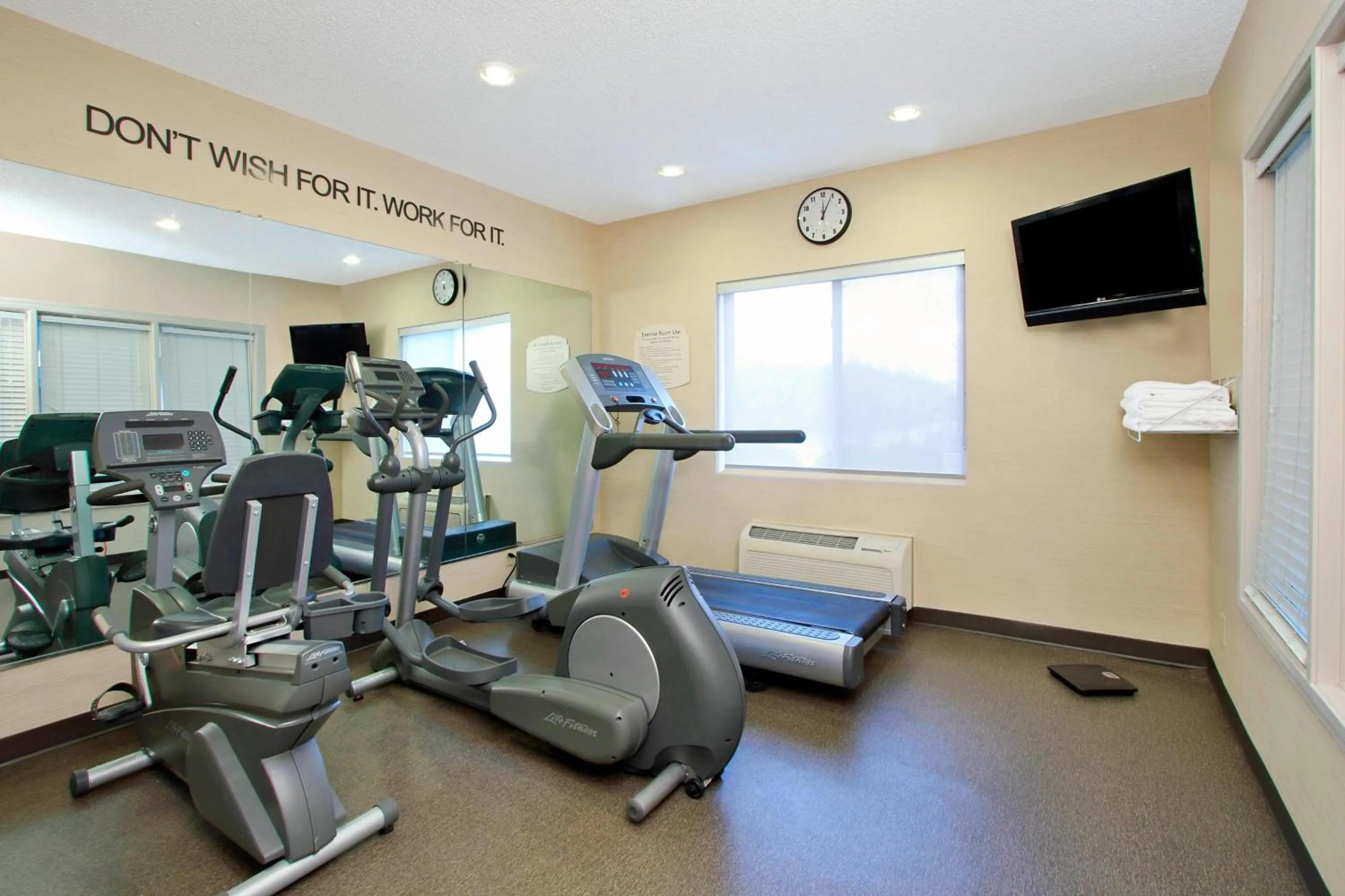 Fitness centre/facilities in Fairfield Inn & Suites Colorado Springs South