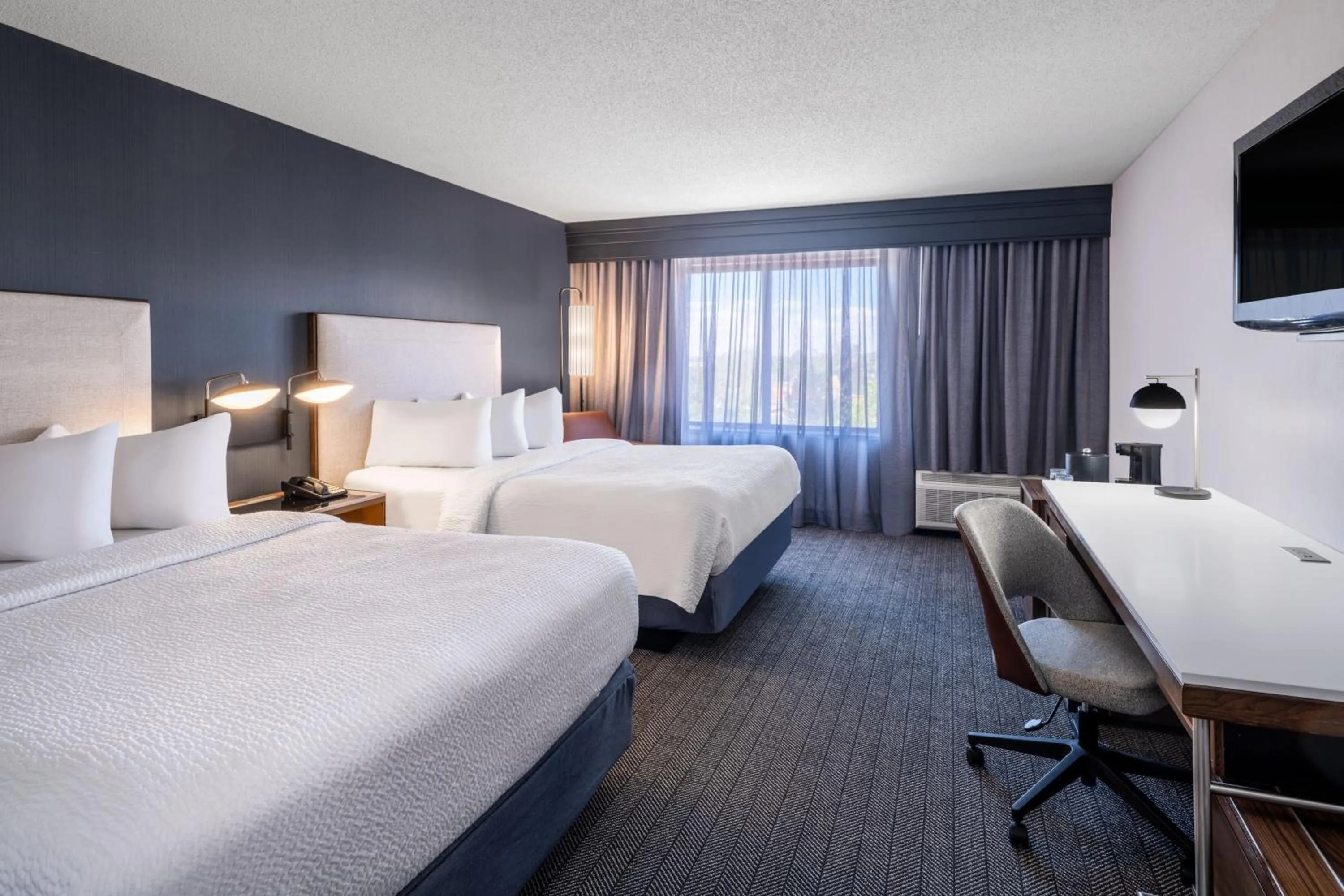 Photo of the whole room, Bed in Courtyard by Marriott Colorado Springs South