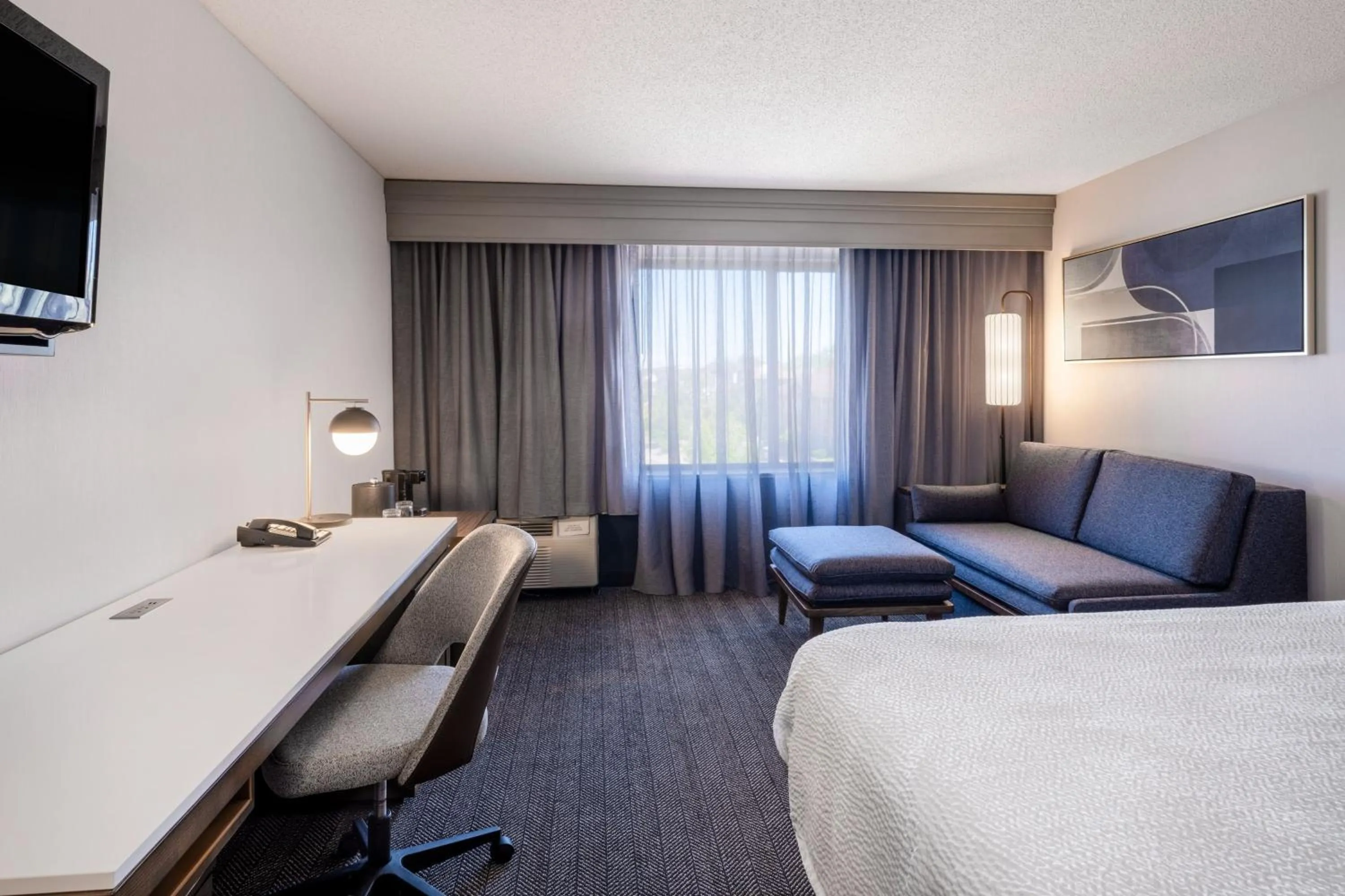 Photo of the whole room, Bed in Courtyard by Marriott Colorado Springs South