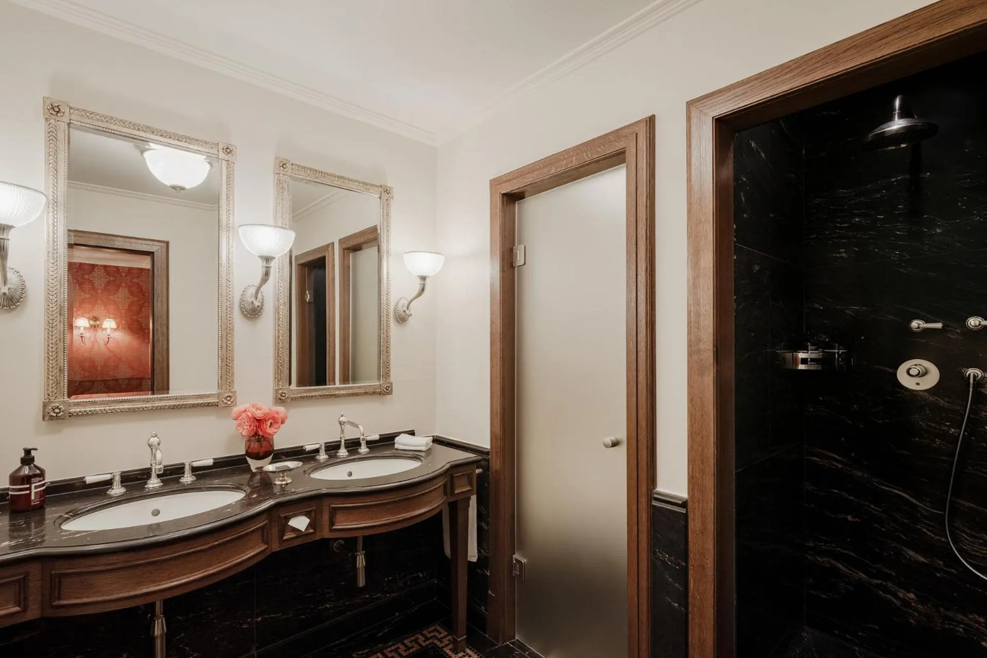 Bathroom in Grand Hotel LES TROIS ROIS