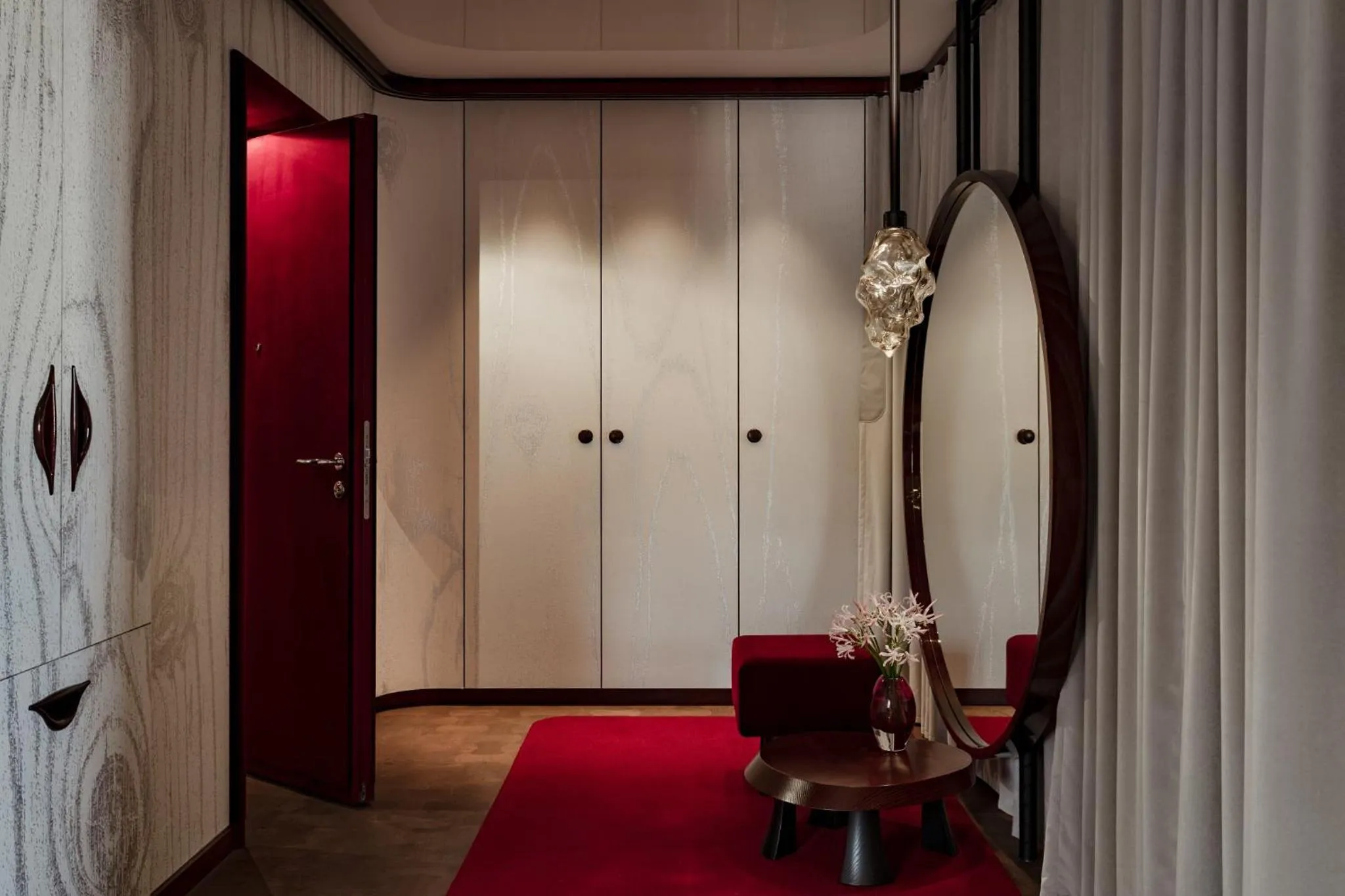 wardrobe in Grand Hotel LES TROIS ROIS