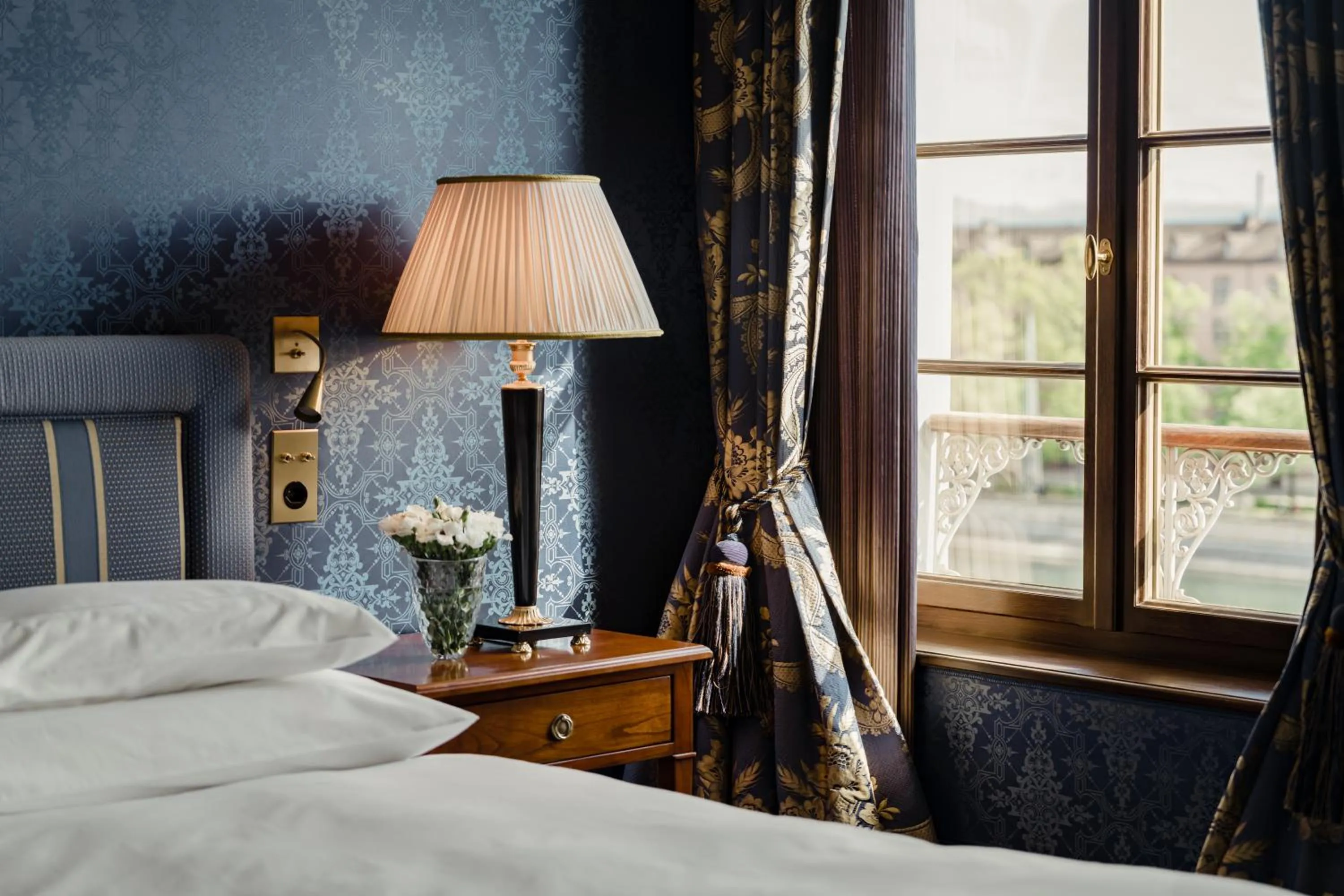 View (from property/room), Bed in Grand Hotel LES TROIS ROIS