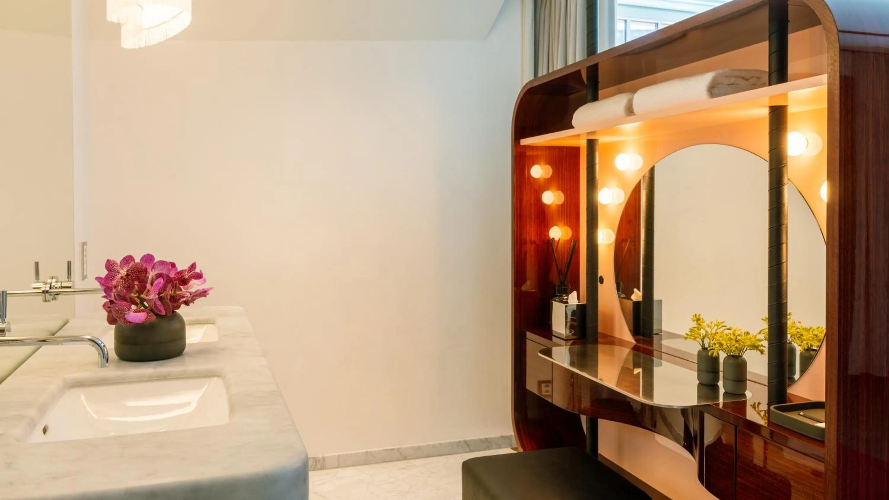 Bathroom in Grand Hotel LES TROIS ROIS