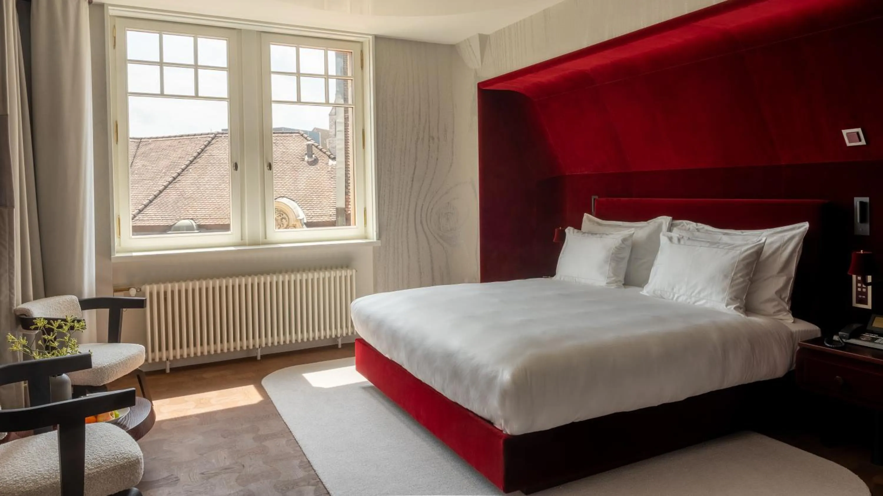 Bed in Grand Hotel LES TROIS ROIS