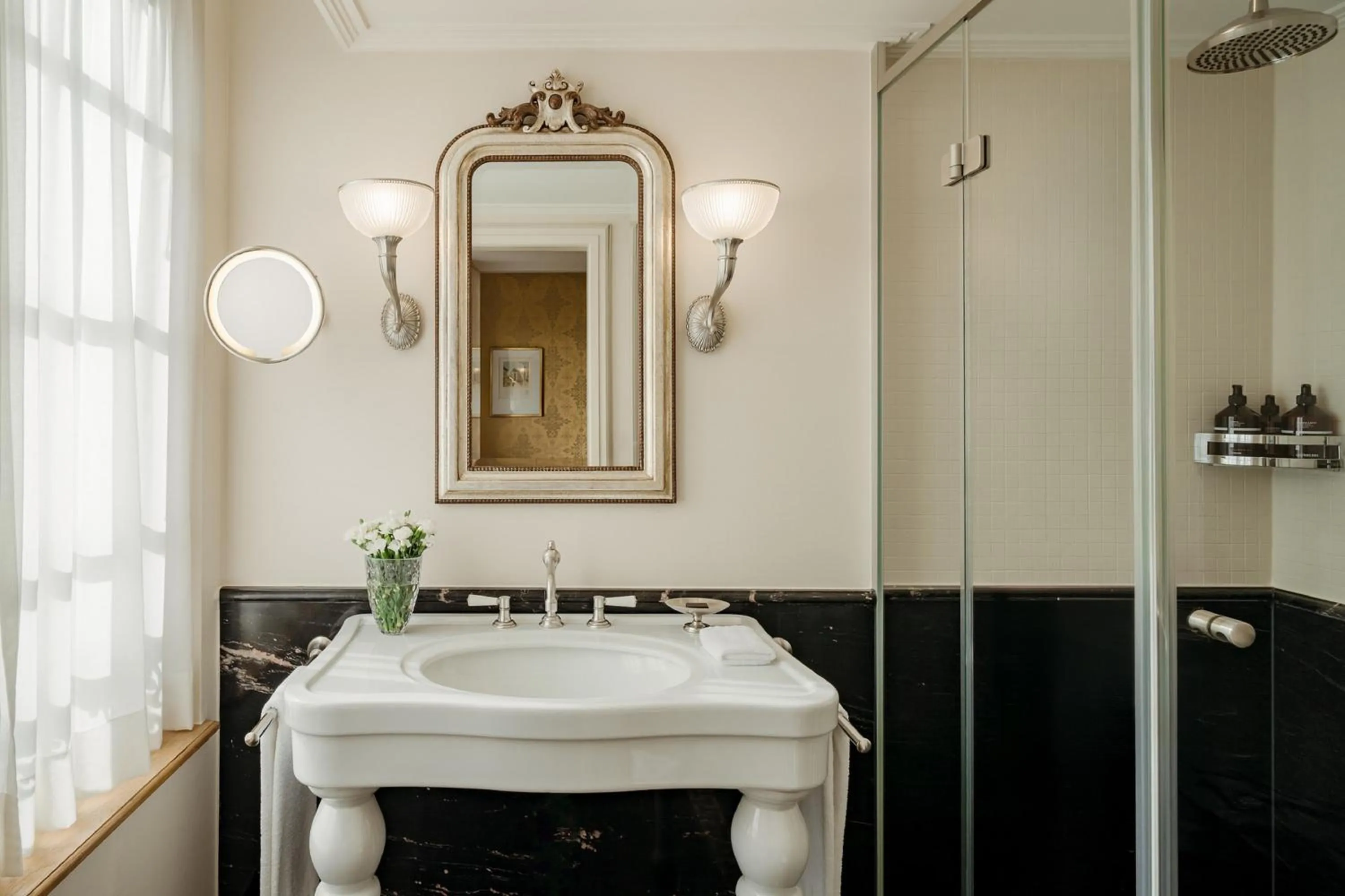 Bathroom in Grand Hotel LES TROIS ROIS