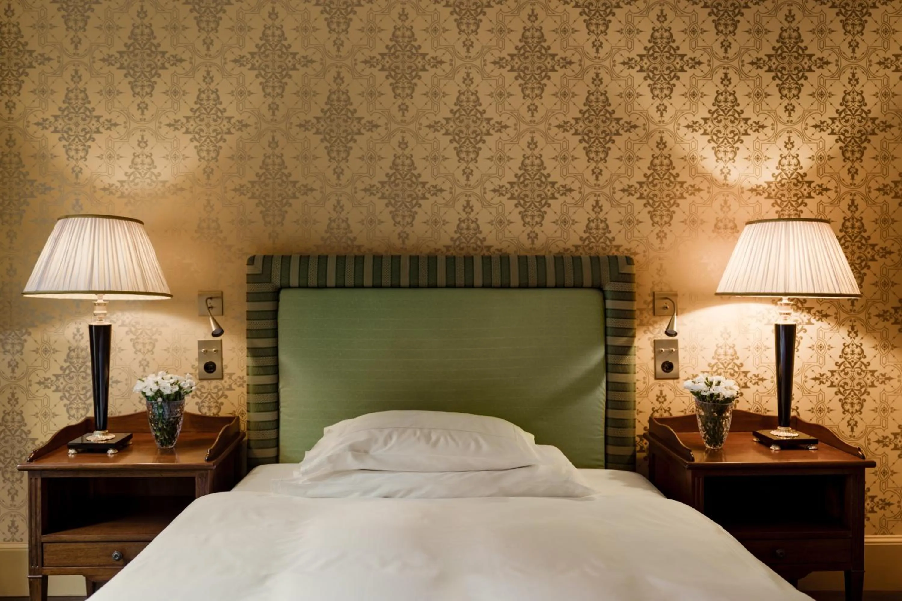 Bed in Grand Hotel LES TROIS ROIS