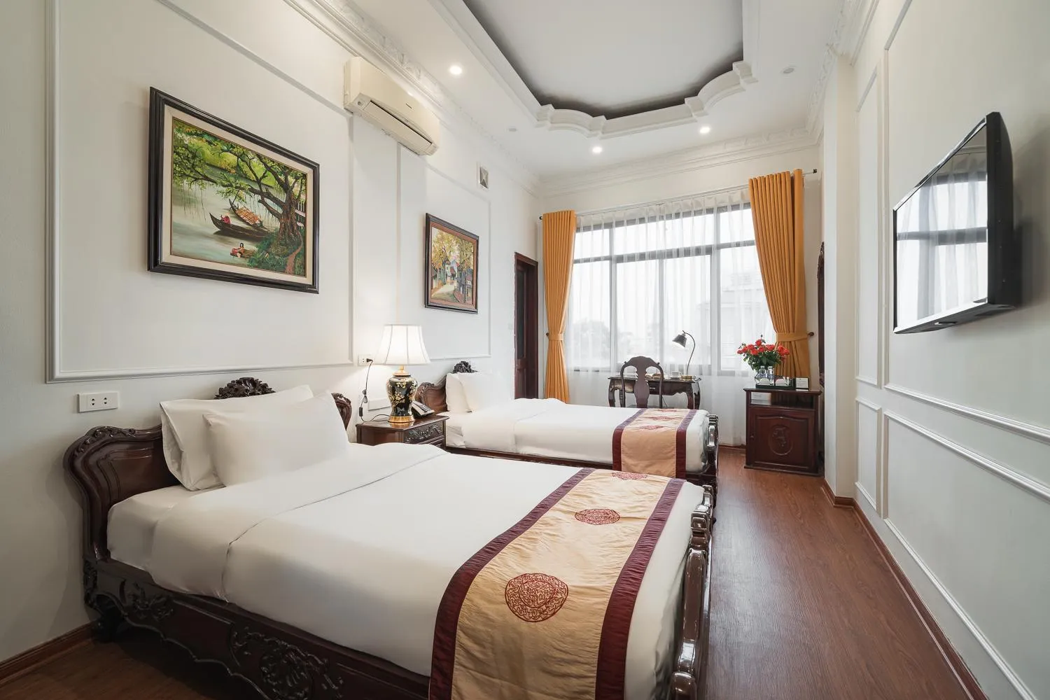 Photo of the whole room, Bed in Hanoi Little Town Hotel