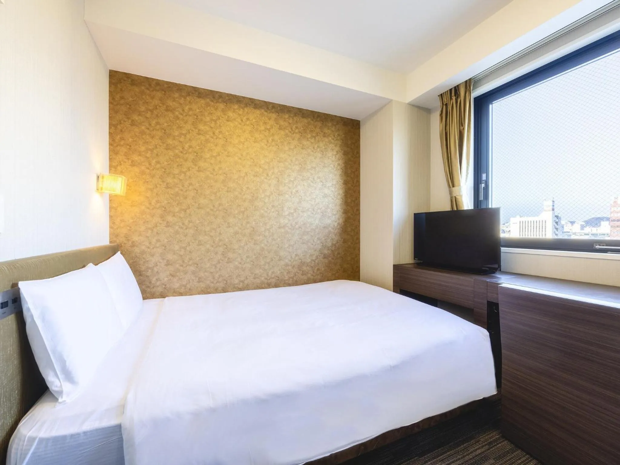 Photo of the whole room, Bed in KOKO HOTEL Himeji Castle - formerly Hotel Wing International Himeji