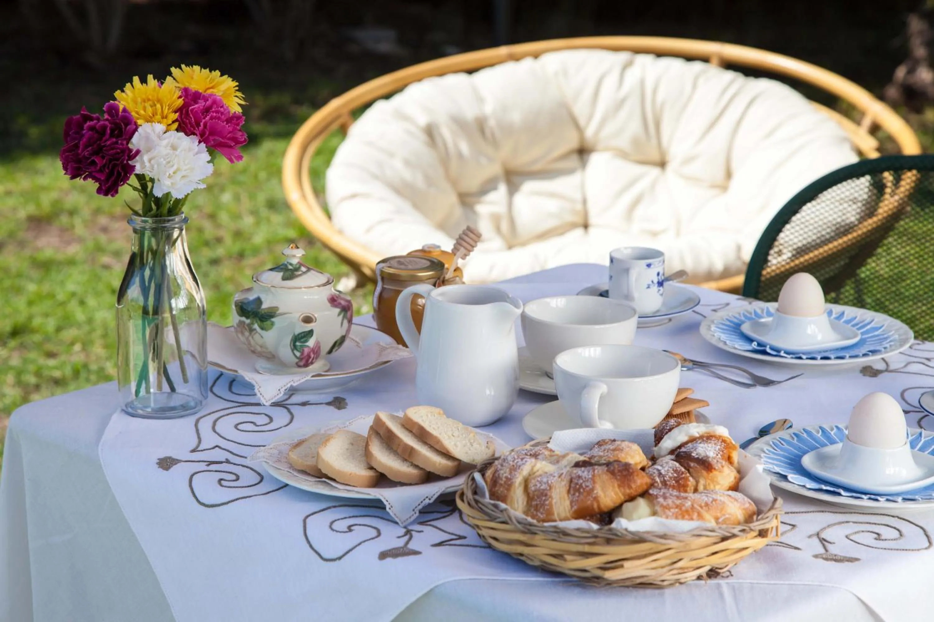 Food and drinks in Casa Go'El