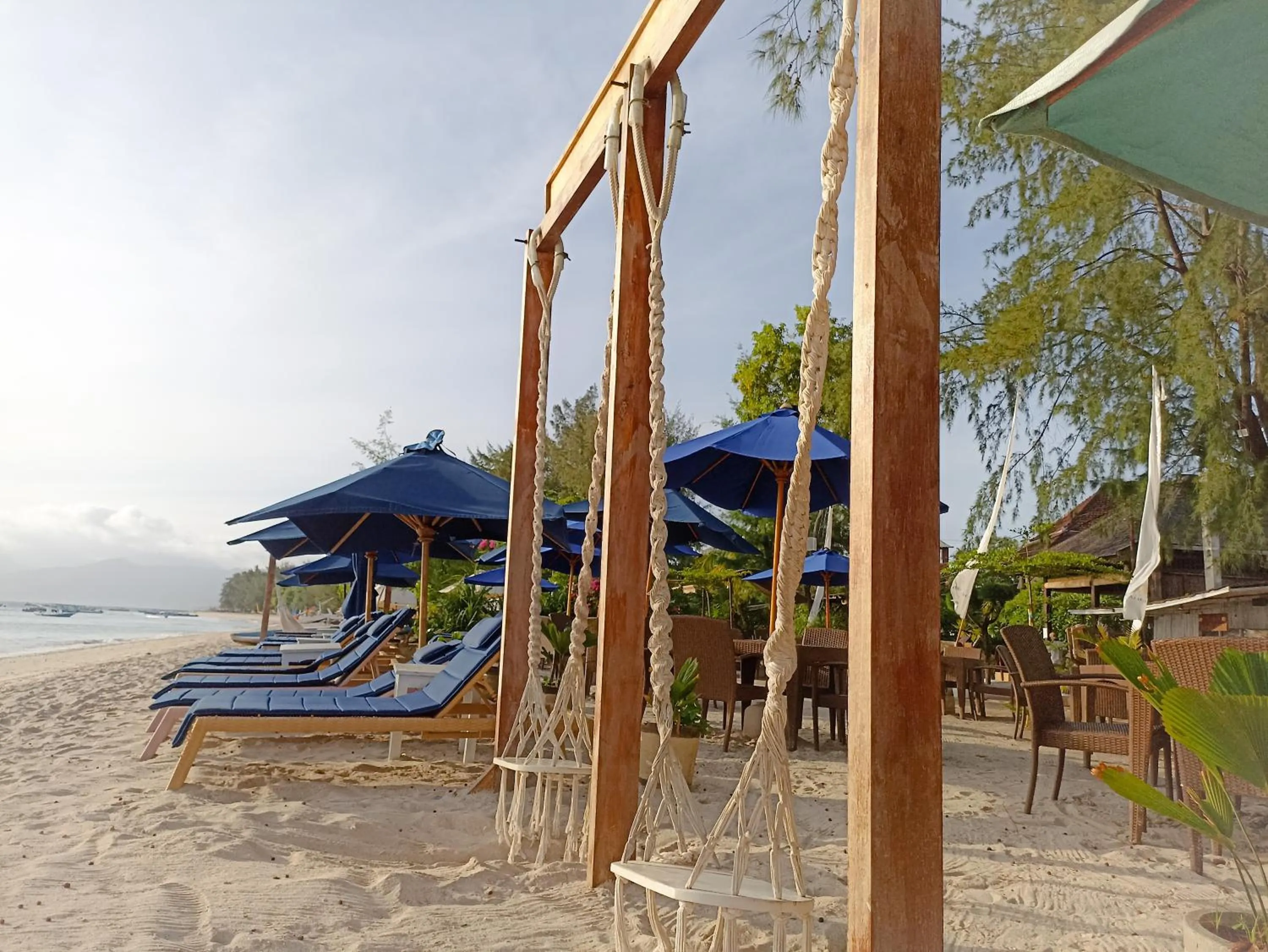 Day in Villa Almarik Resort