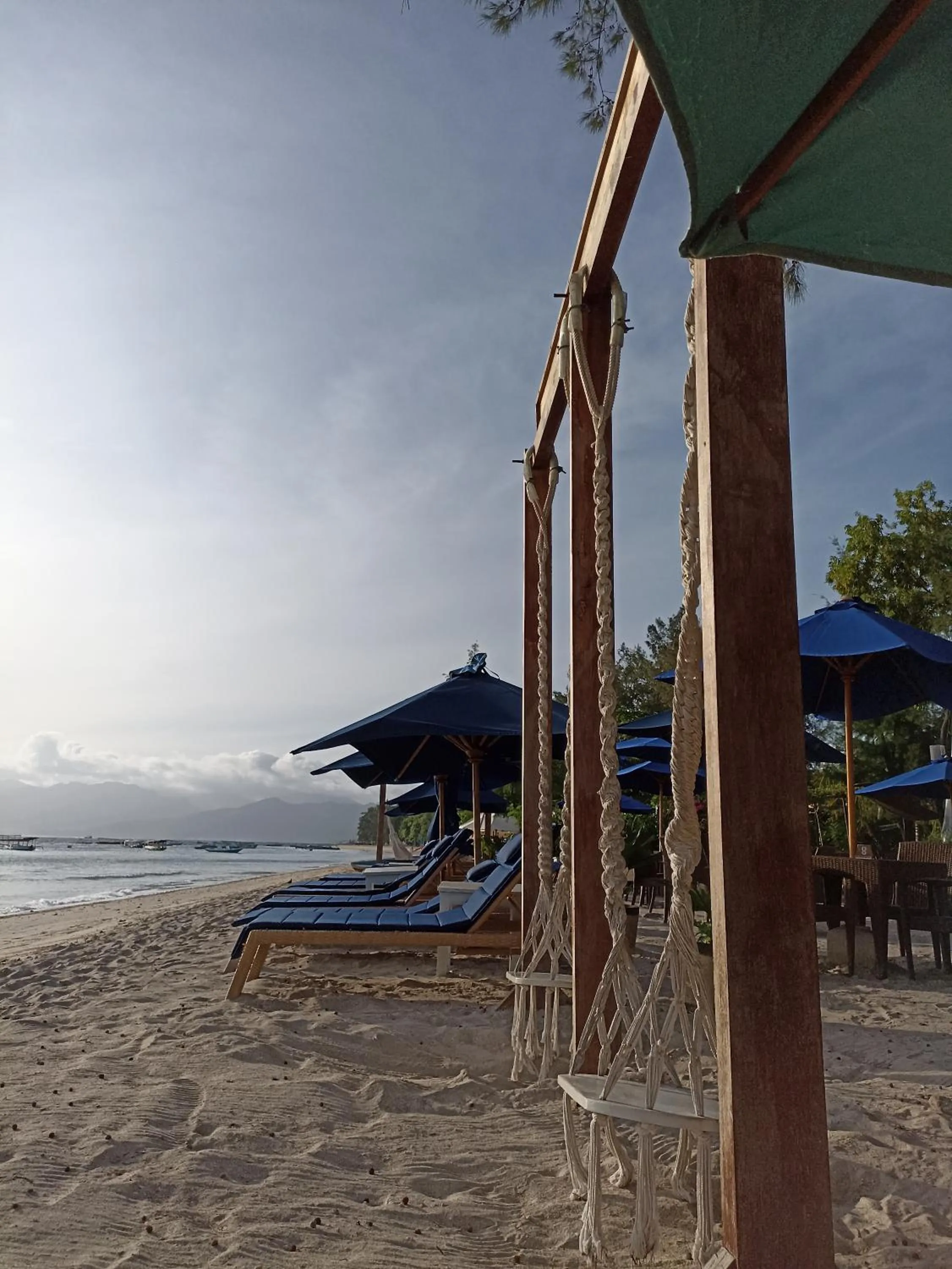 Day in Villa Almarik Resort