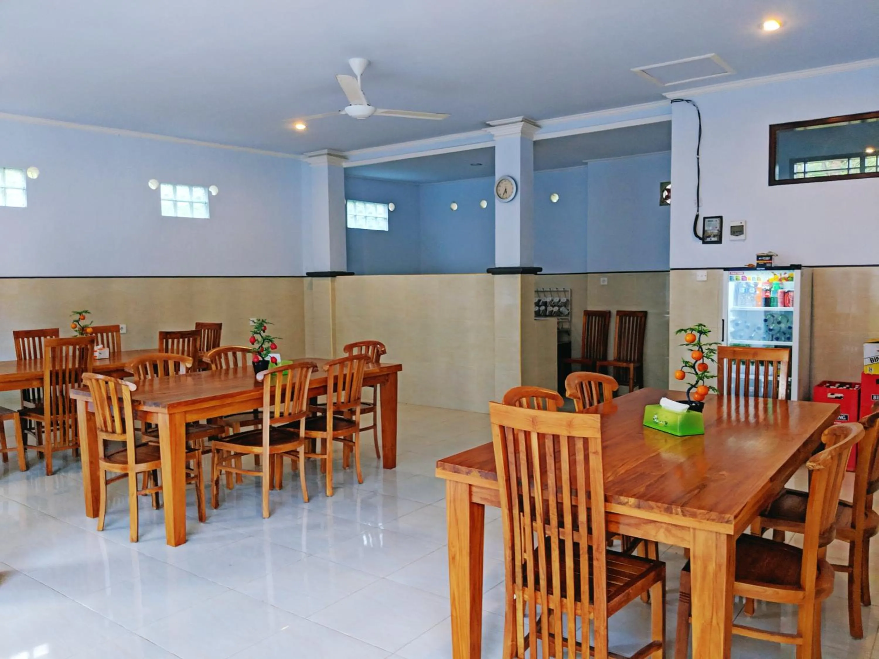 Restaurant/places to eat in Serangan Inn Mimba