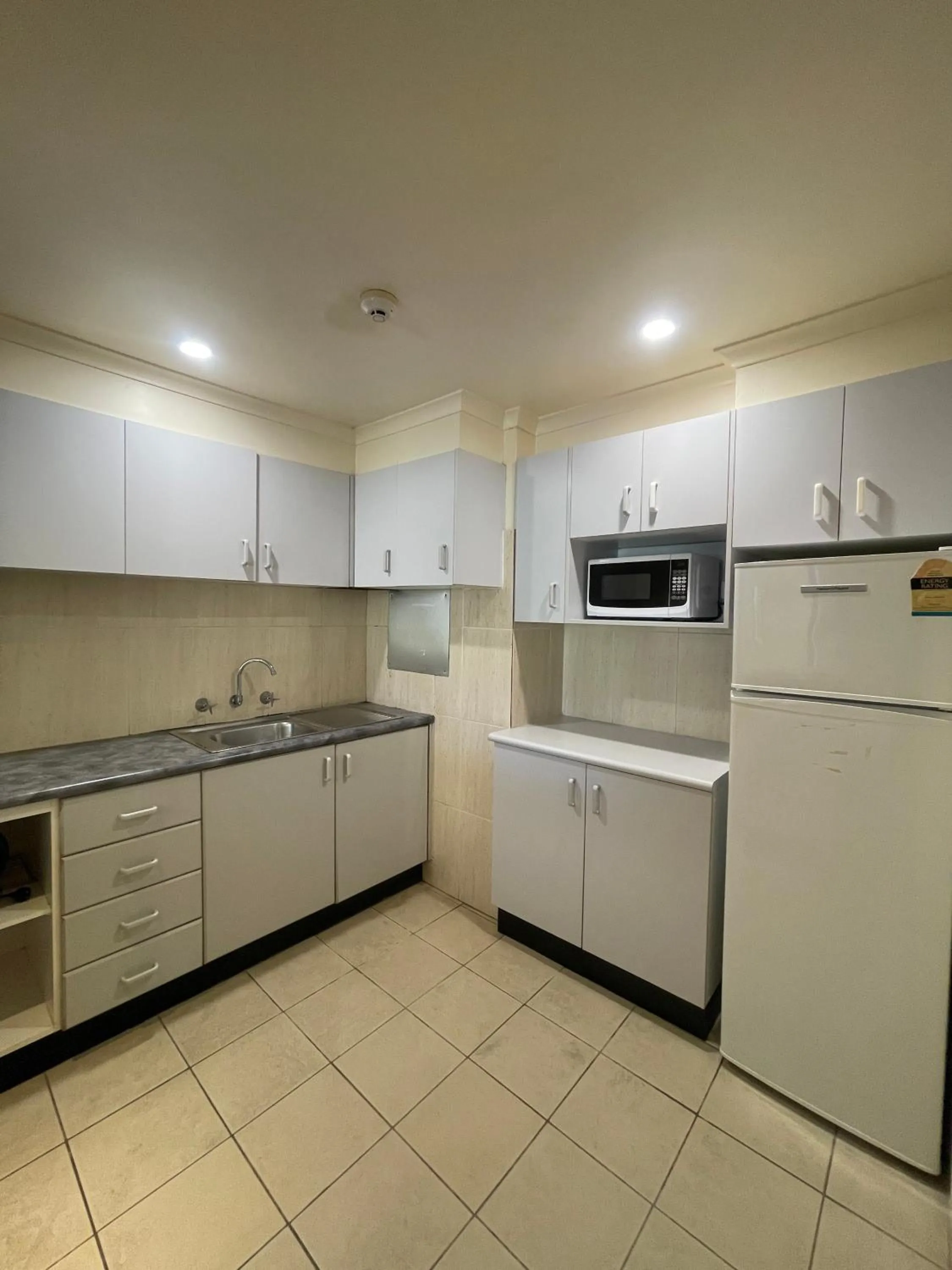 Kitchen or kitchenette in El Lago Waters Hotel