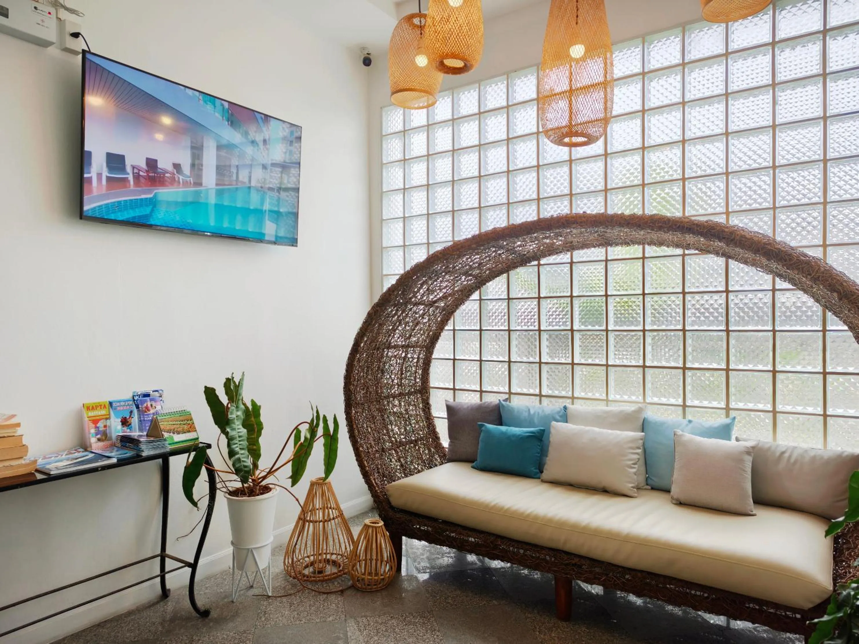 TV and multimedia in Royal Beach View