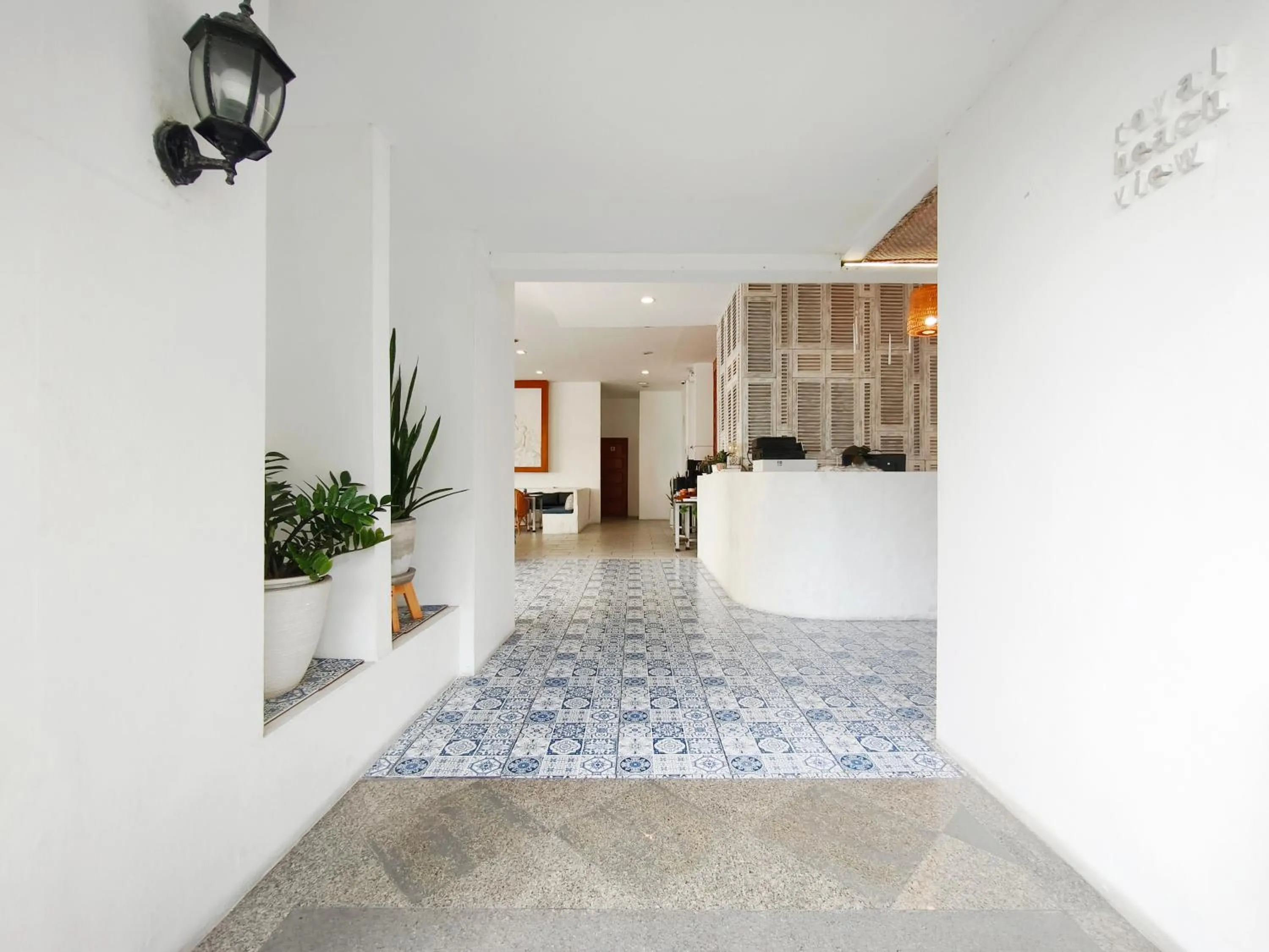 Facade/entrance in Royal Beach View