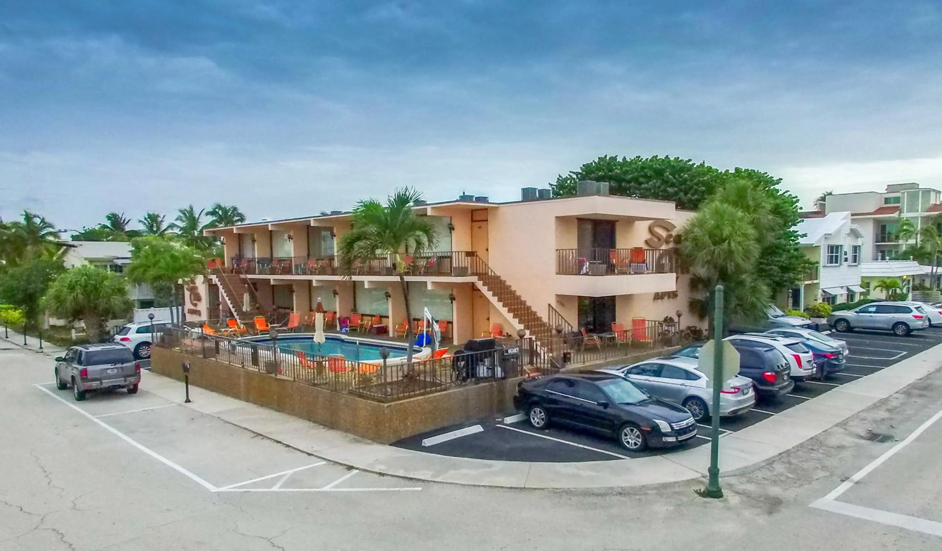 Property building in Sea Cliff Hotel