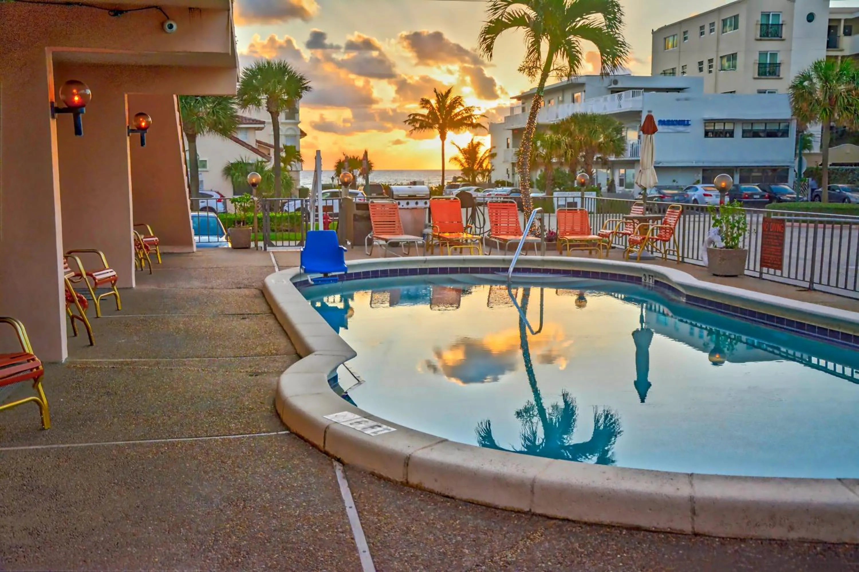 Swimming pool in Sea Cliff Hotel