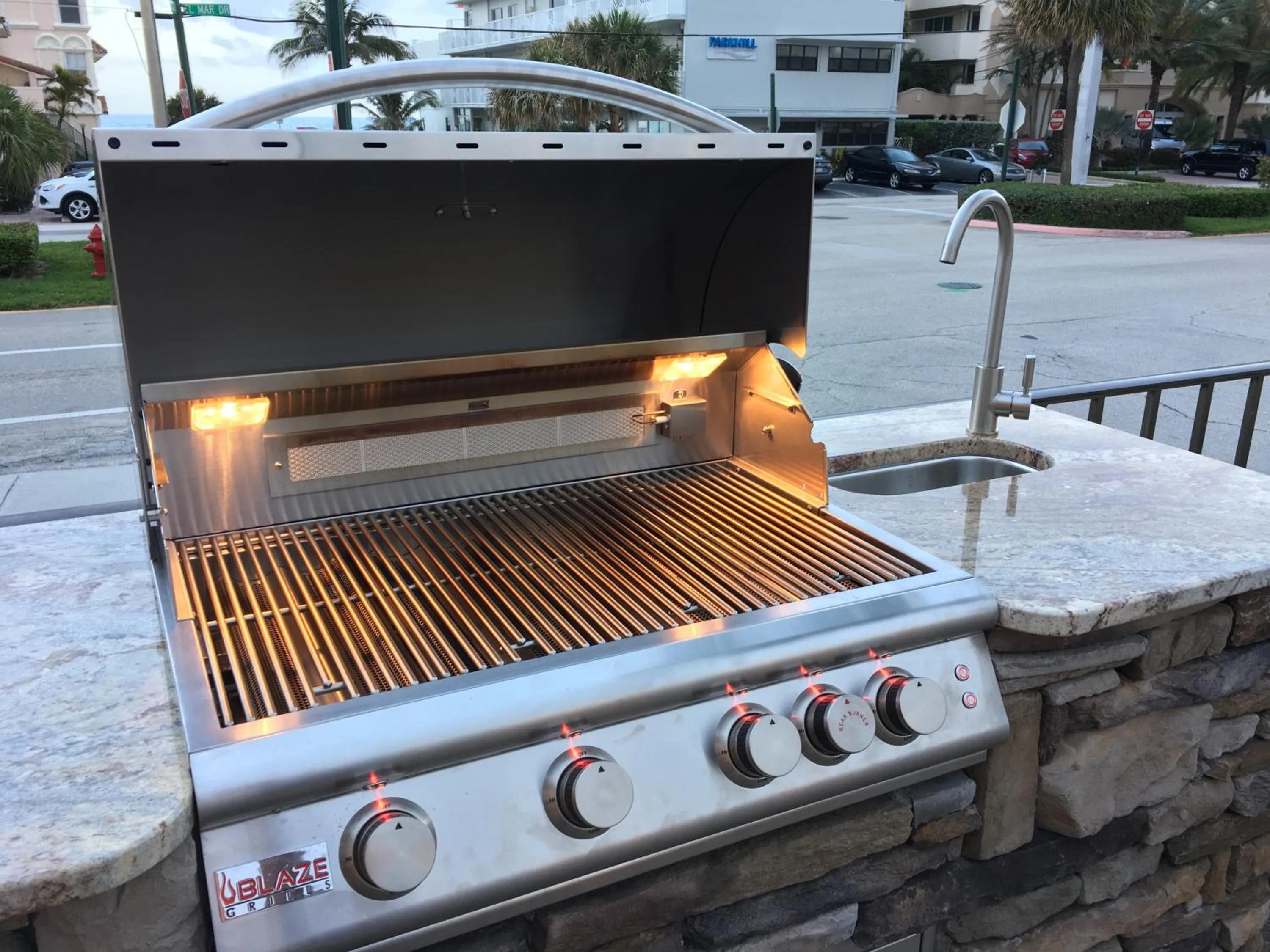 BBQ facilities in Sea Cliff Hotel