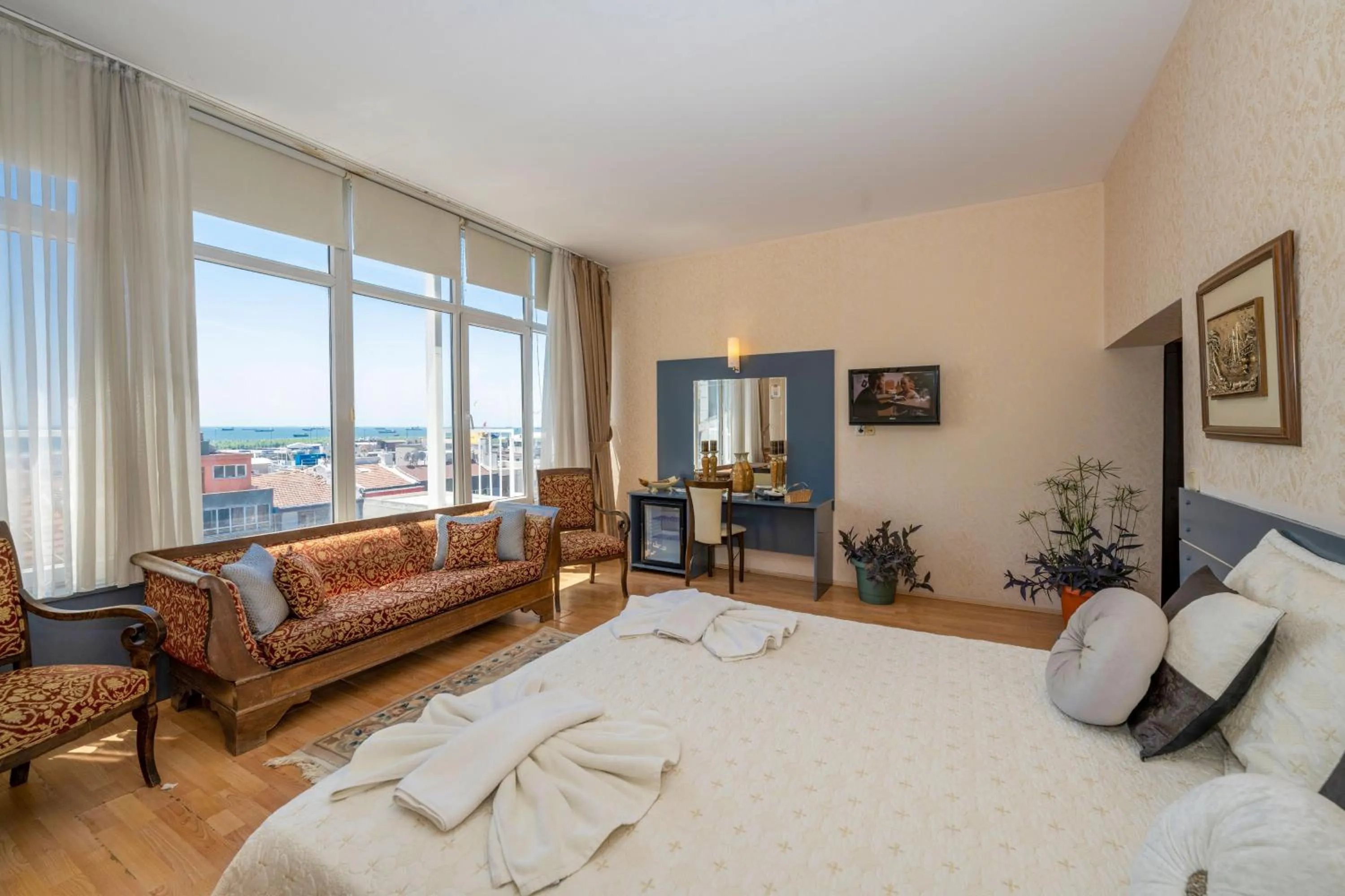 Bed in Grand Ons Hotel