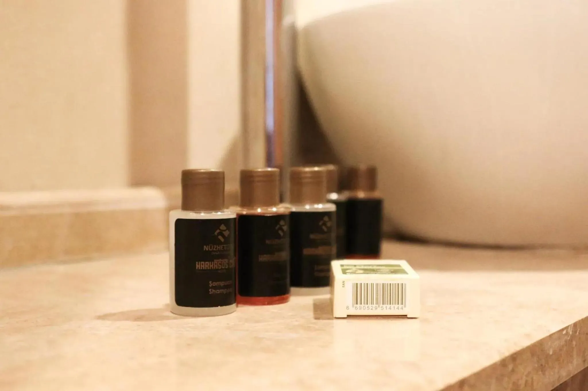 Bathroom in Nüzhet Hotel